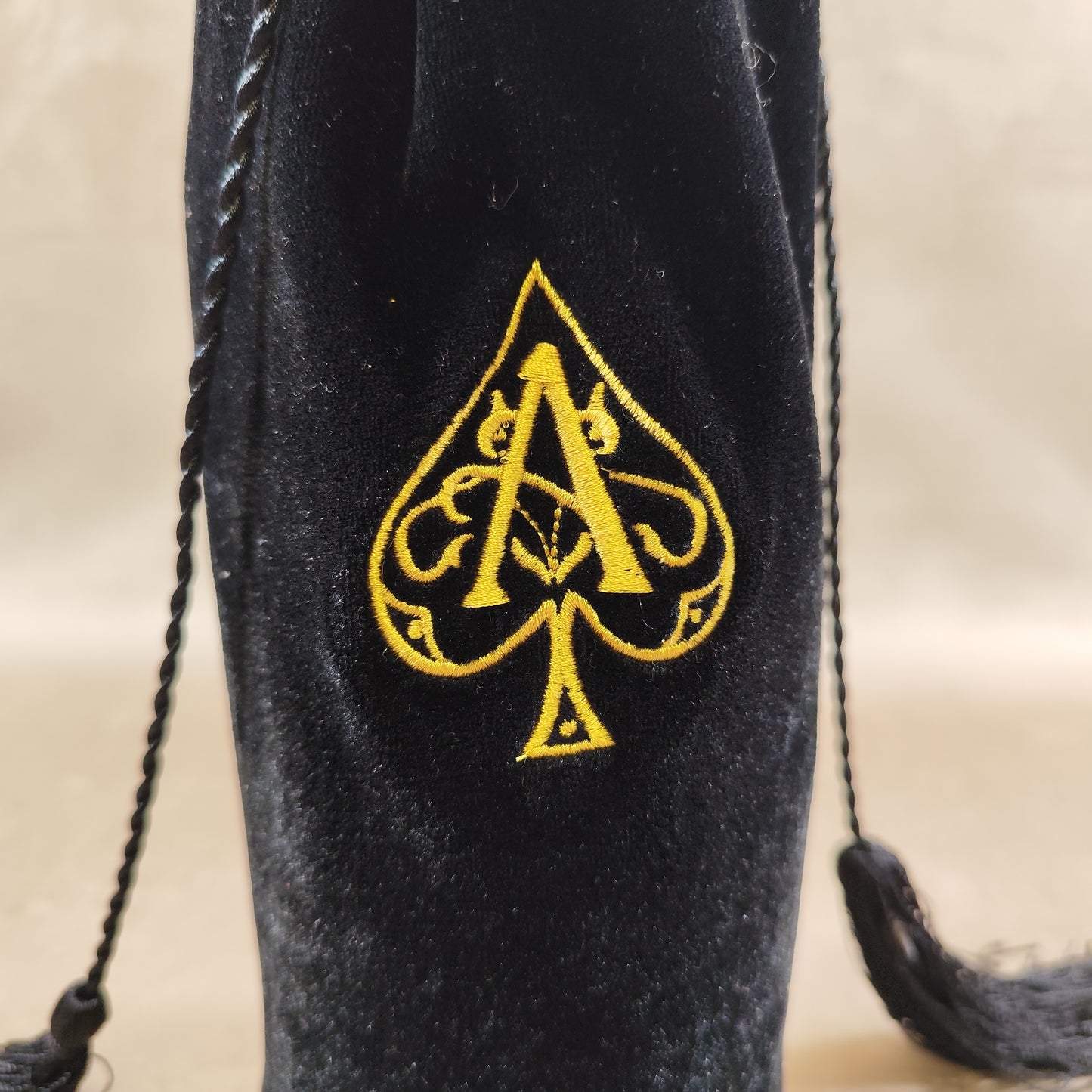 Etui à bouteille Champagne Armand de Brignac en tissu noir