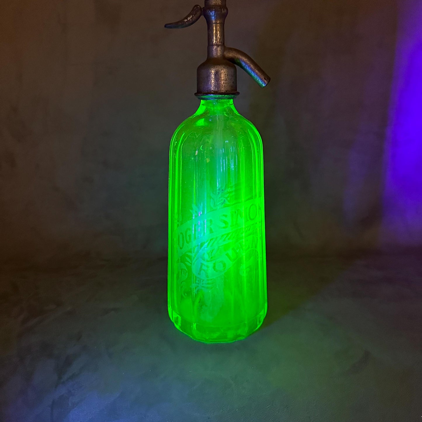 VERY RARE Siphon à eau de seltz vintage en Ouraline Gazo-Siphon etain sans plomb Made in France 1920