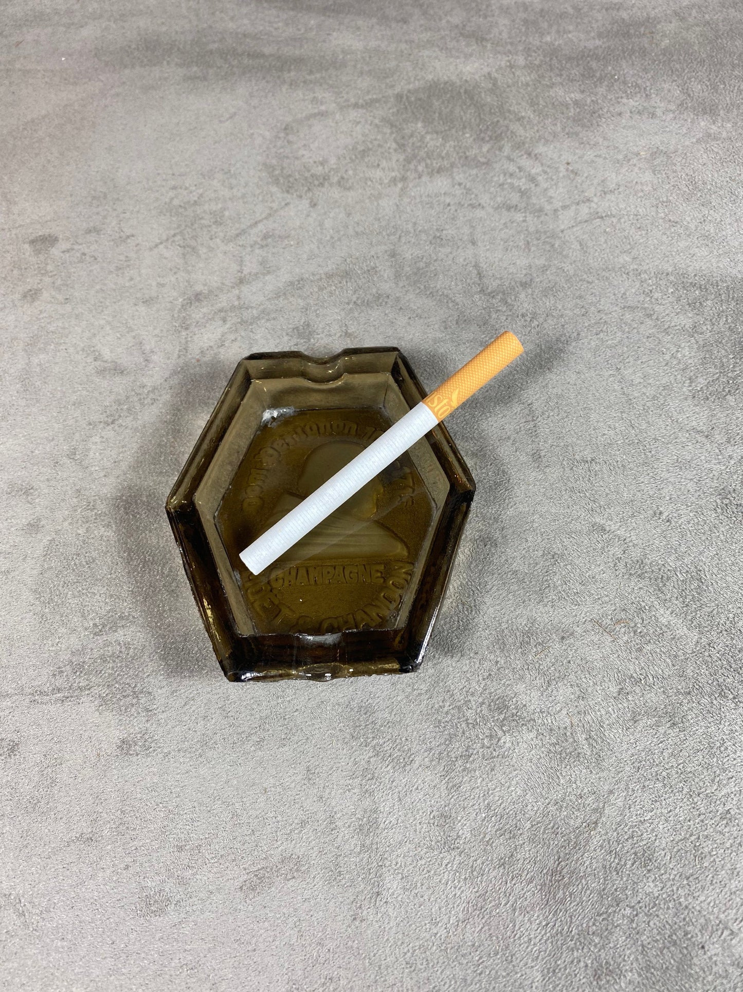 Moët&Chandon Französischer Aschenbecher, Depressionsglas, Champagner Dom Perignon um 1930