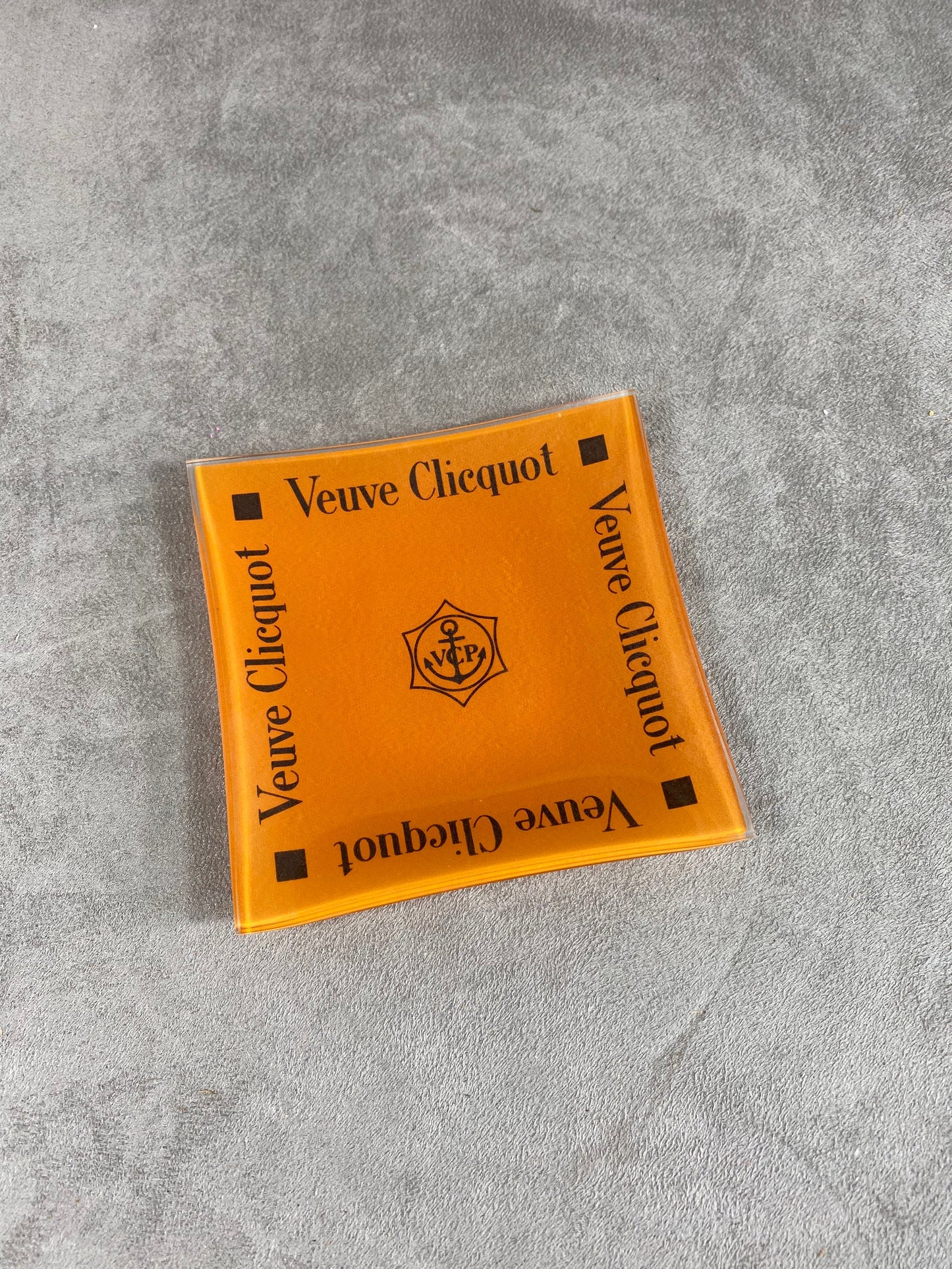 Vide-poche Veuve Clicquot coupelle en verre carrée Jaune Clicquot plat en verre design vintage | Made in France