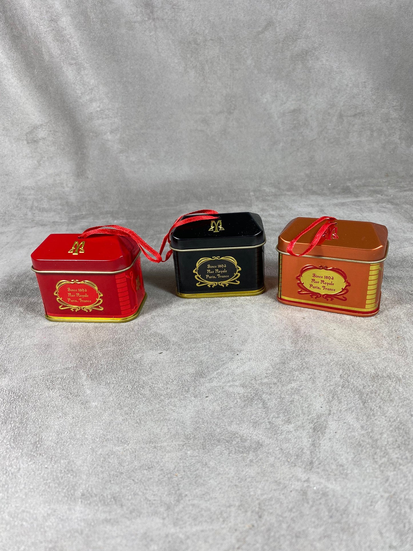 Lot von 3 leeren roten, schwarzen und braunen Aluminiumboxen Maxim's de Paris 1970er Jahre