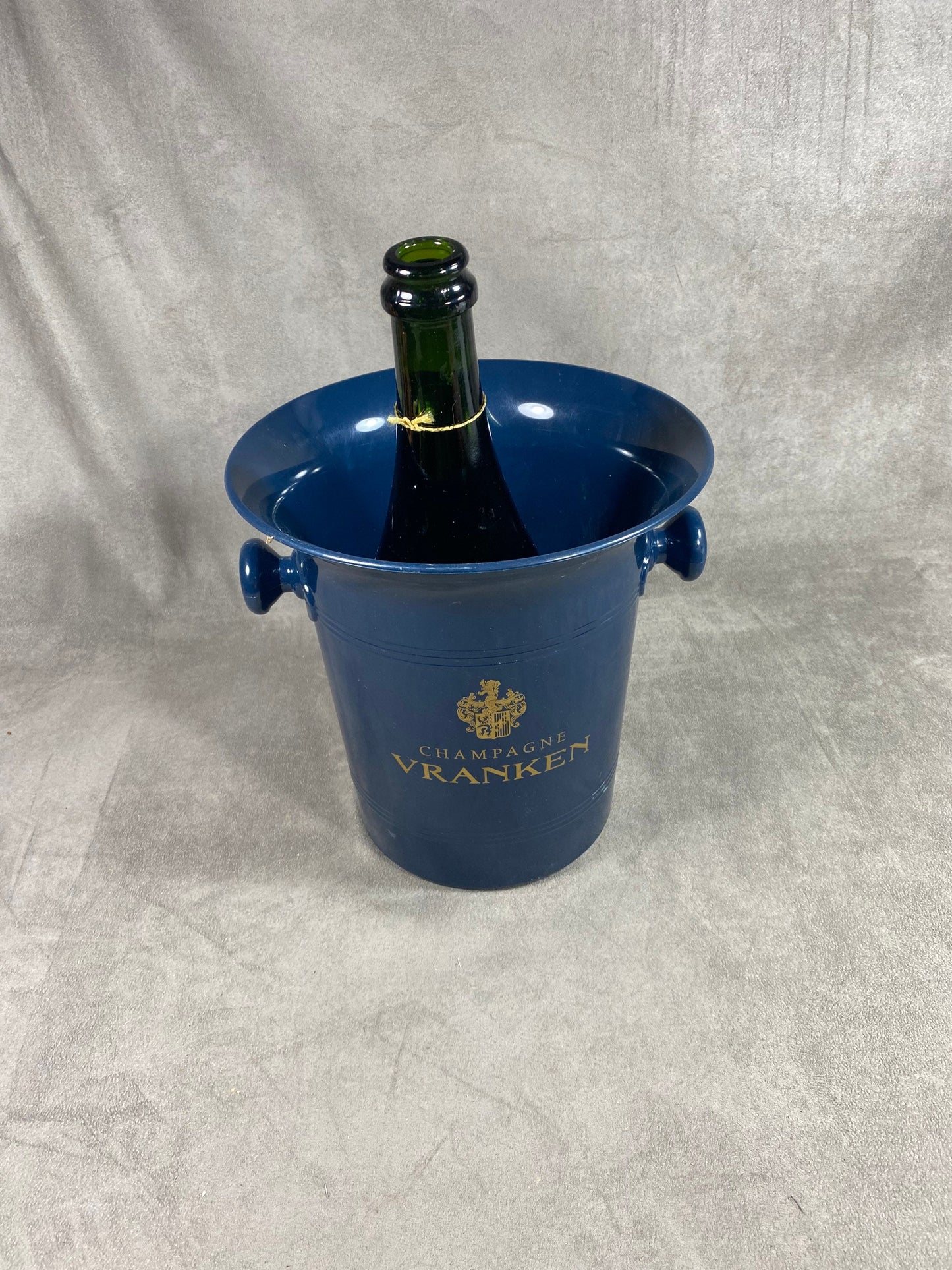 Seau à champagne Vranken en plastique bleu vintage Made in france