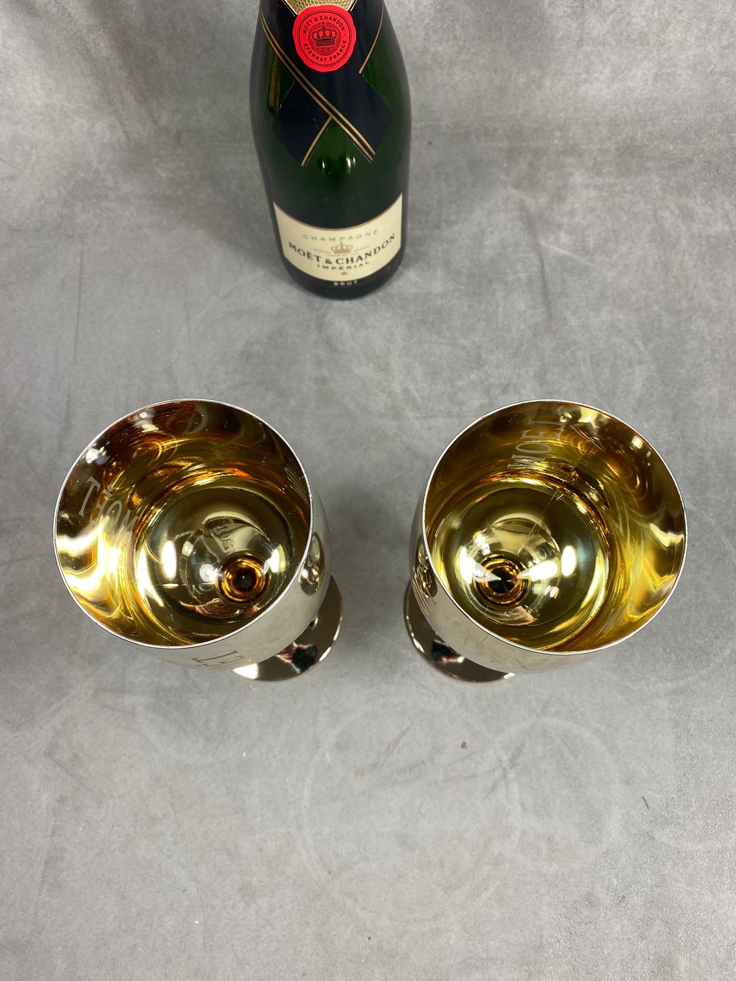 RARE Lot de 2 Flûte XXL en plexiglass dorée Moët & Chandon