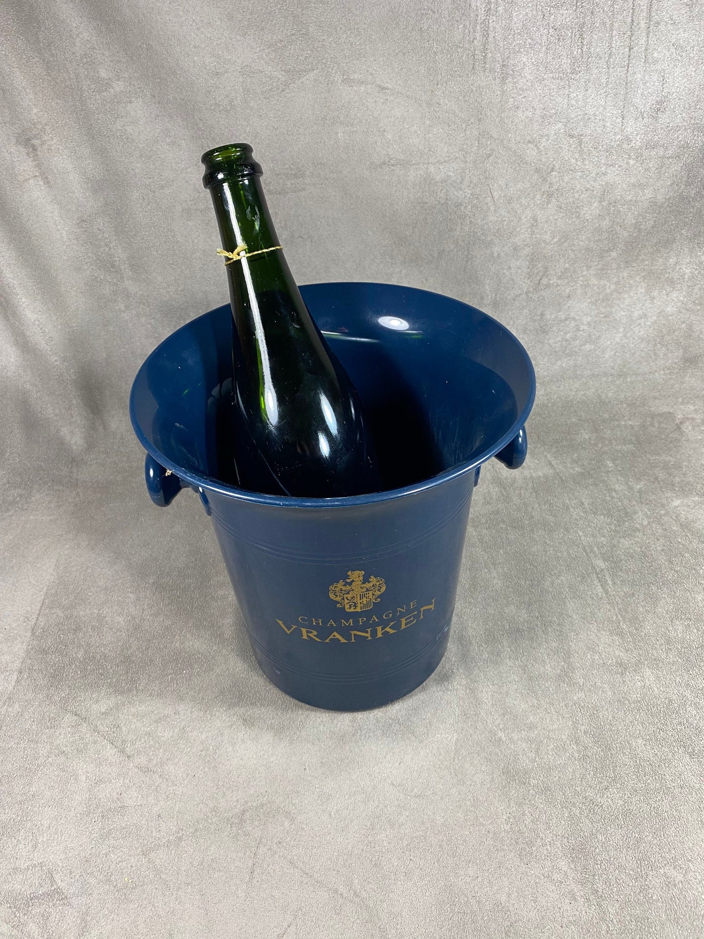 Seau à champagne Vranken en plastique bleu vintage Made in france