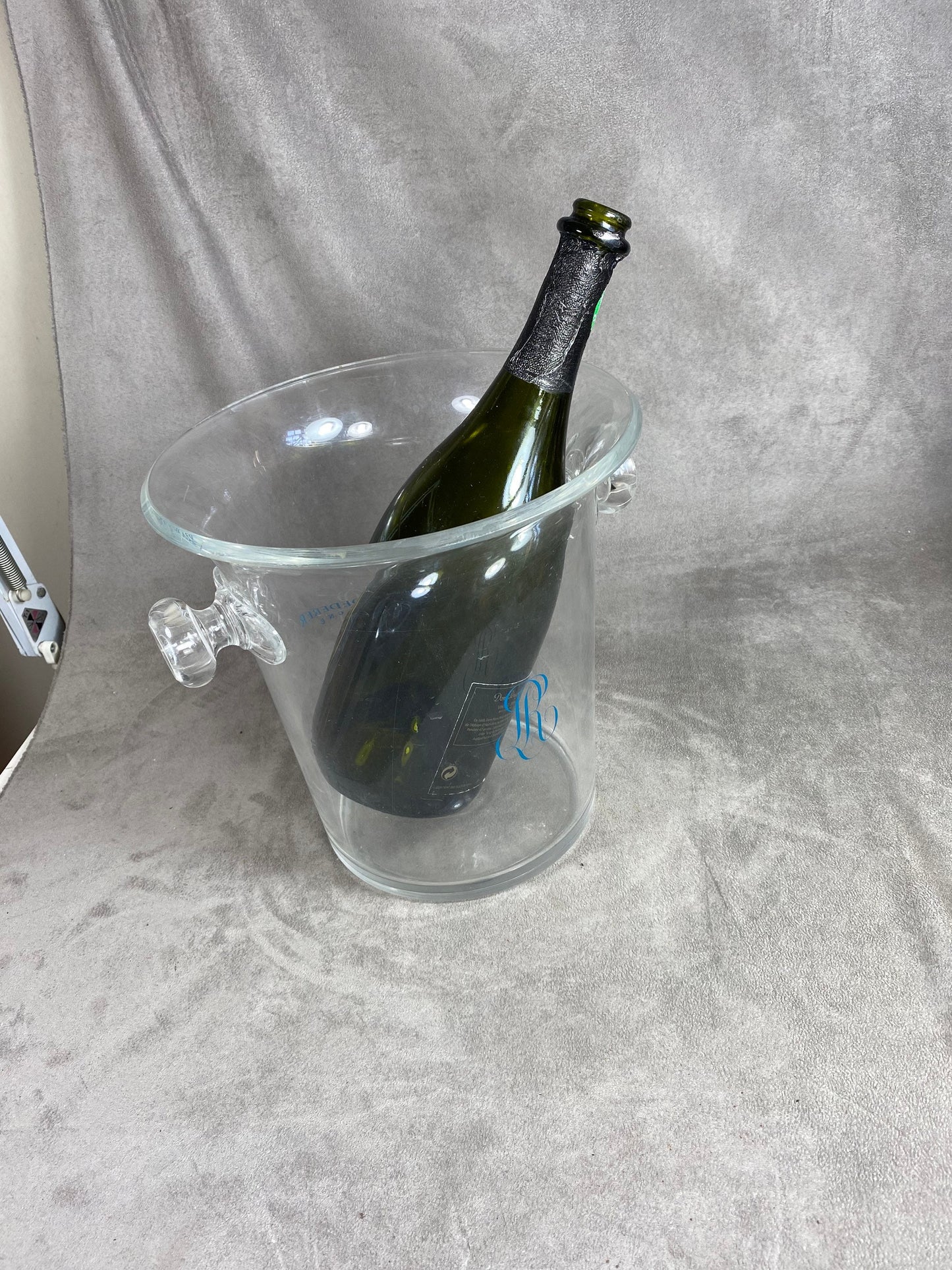Seau à Champagne en plastique transparent Champagne Roederer Reims Années 1990