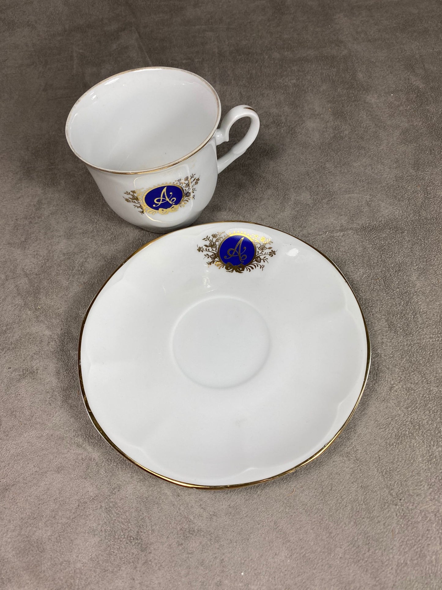 Jolie petite tasse à café en céramique marqué d'un A vintage Made in France