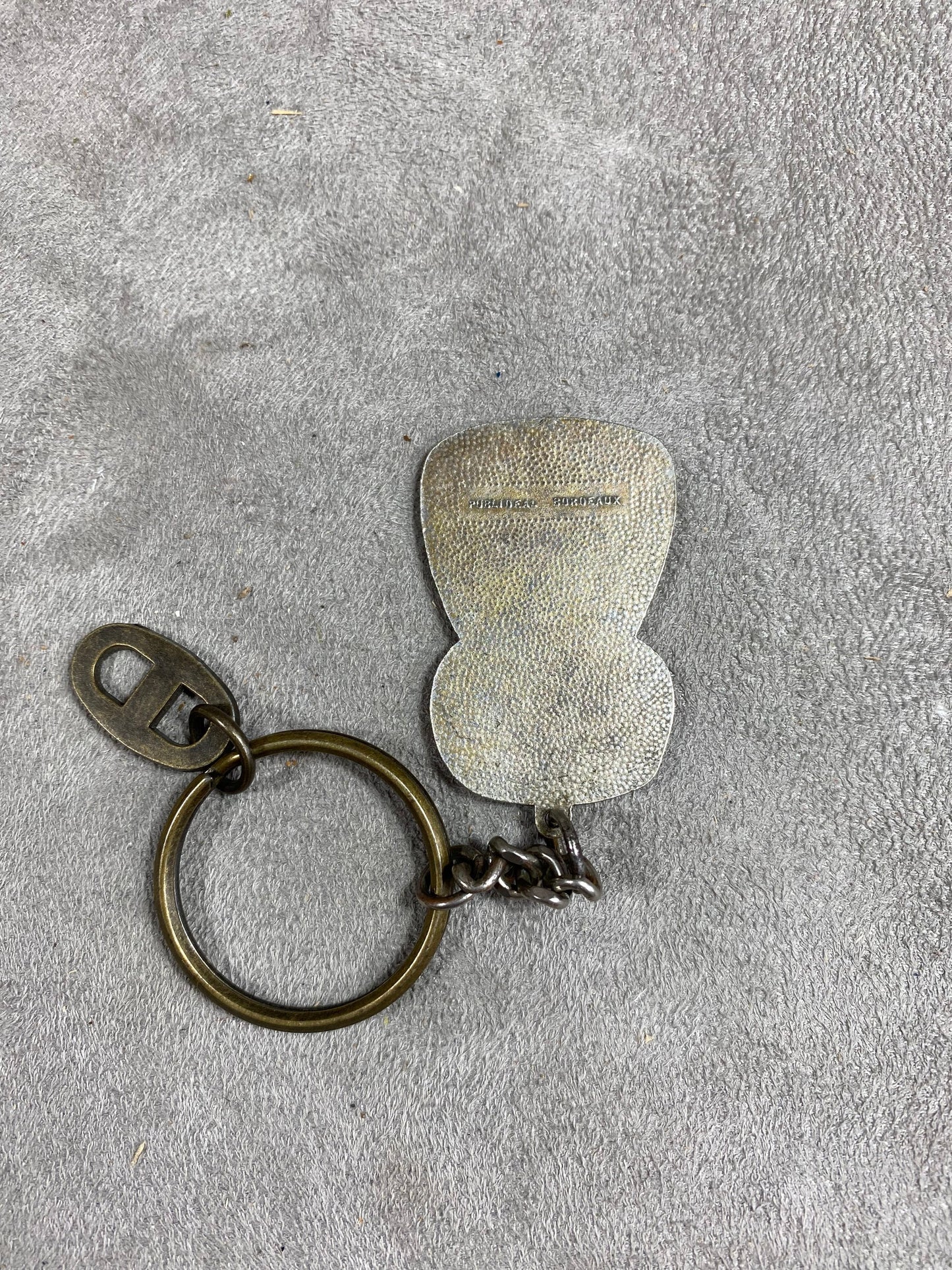 Porte clés Pol Roger en métal argenté en forme de bouchon de champagne Made in France Années 1980