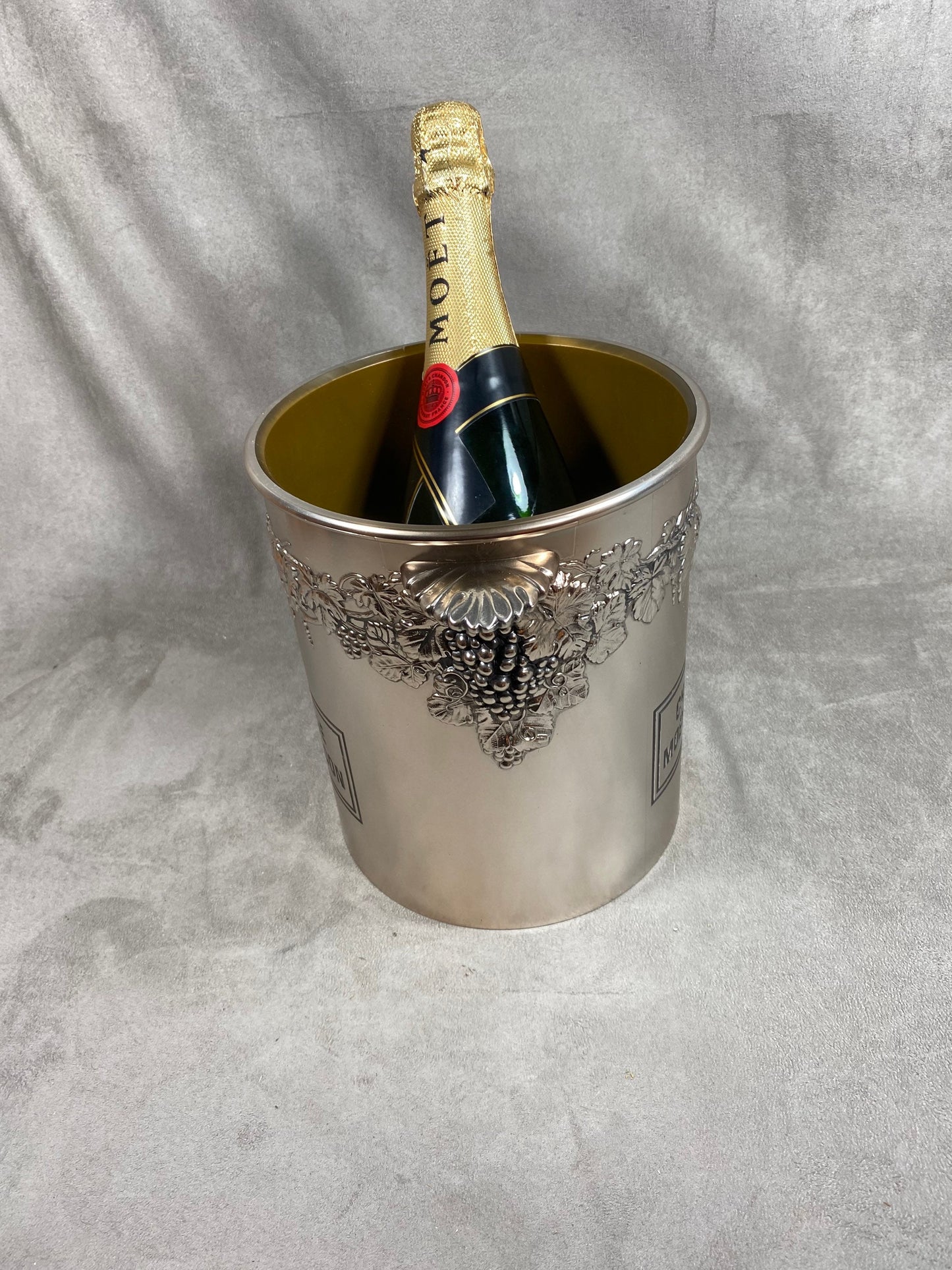 Seau à champagne en plastique argenté Möet & Chandon vintage 1980 Made in France