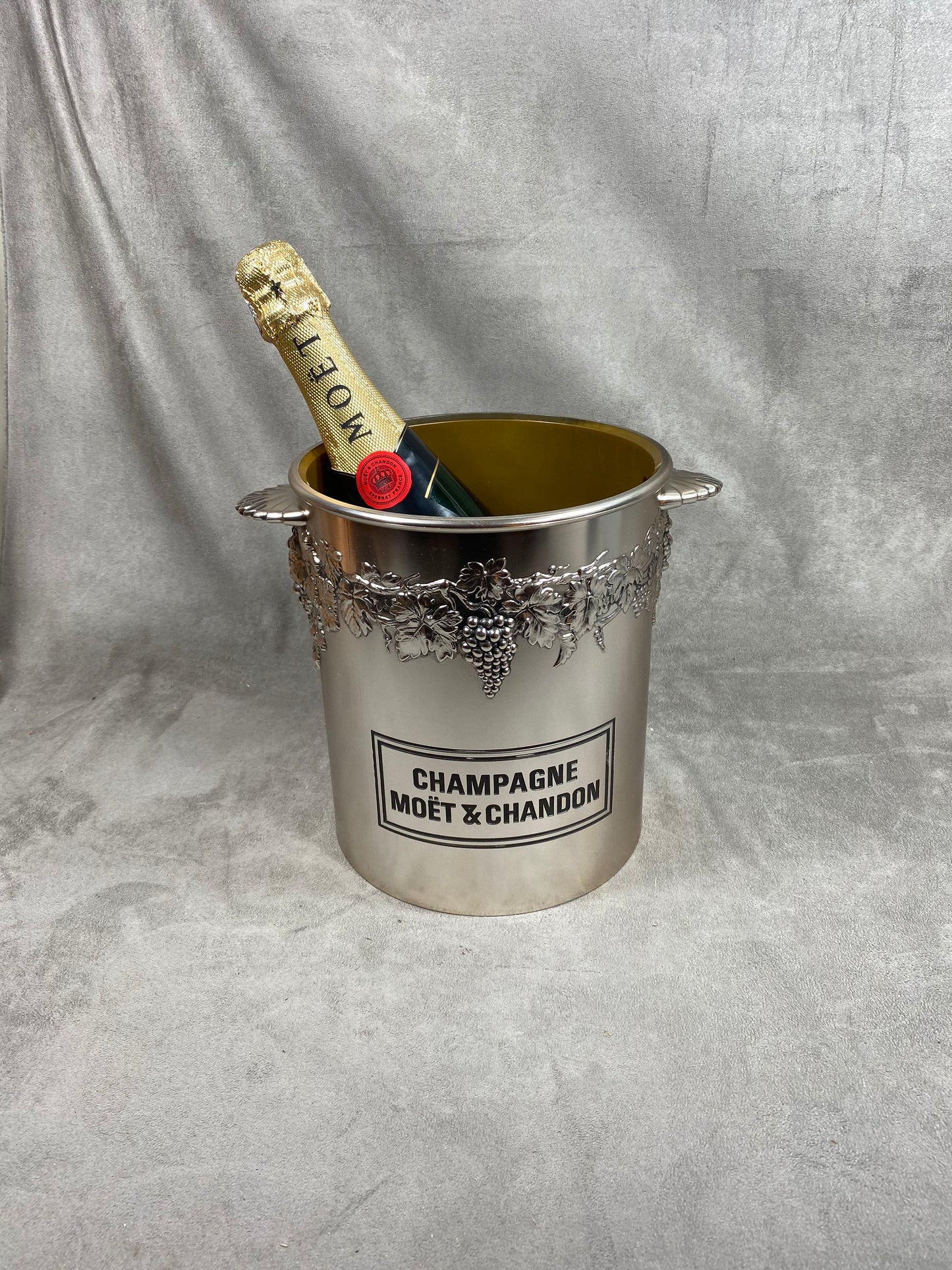 Seau à champagne en plastique argenté Möet & Chandon vintage 1980 Made in France