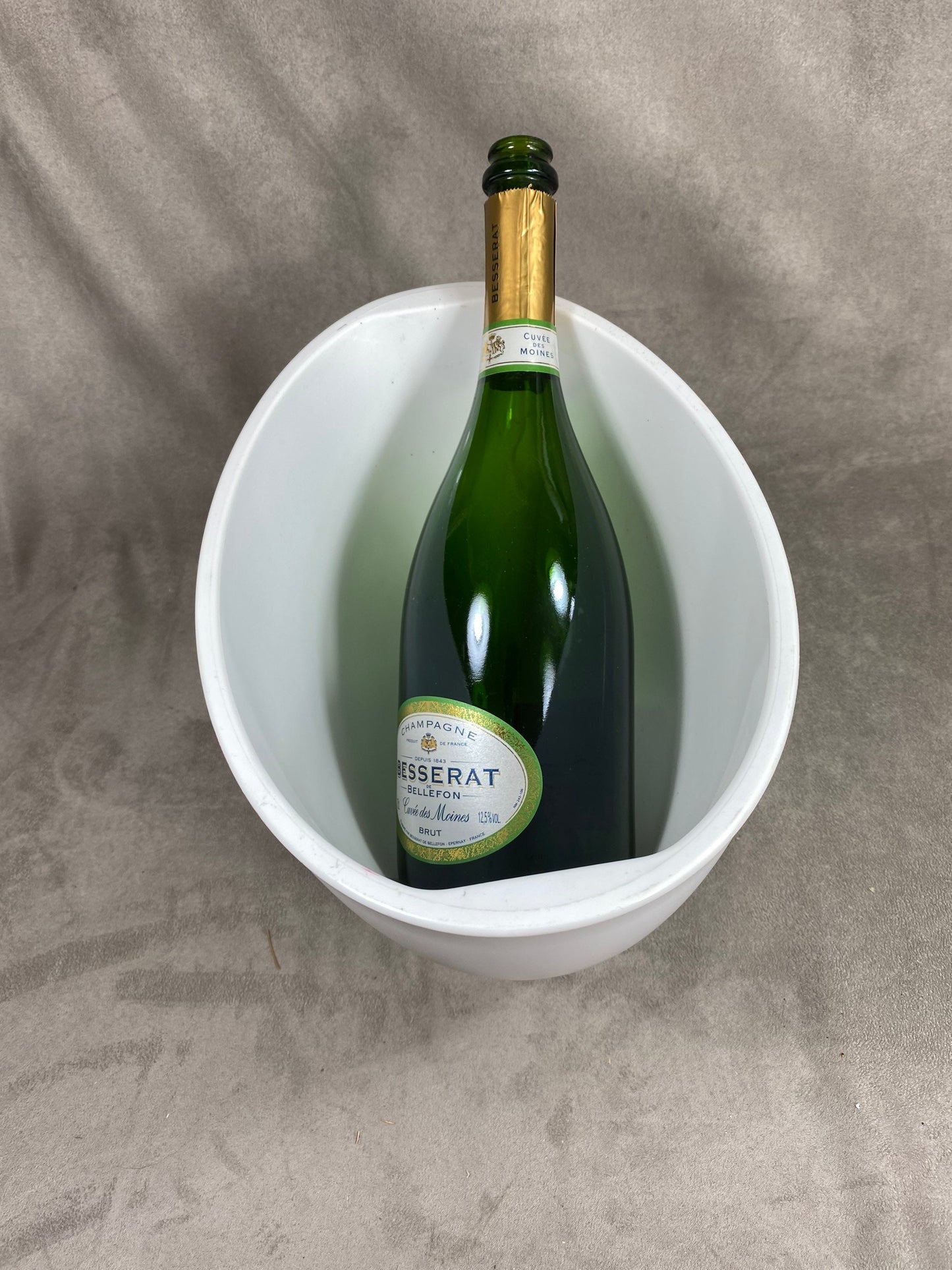 Vasque à champagne en plastique blanc Champagne Besserat de Bellefon vintage Made in France
