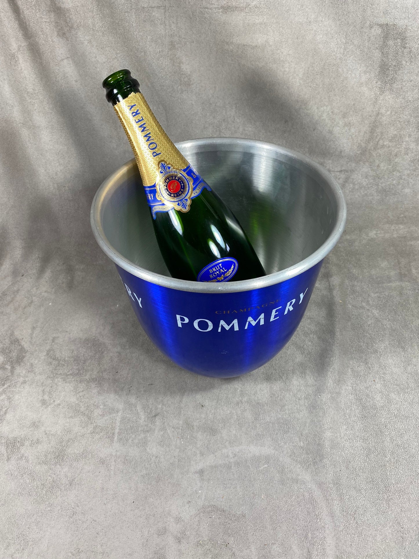 Seau à champagne Pommery bleu en aluminium vintage Made in France