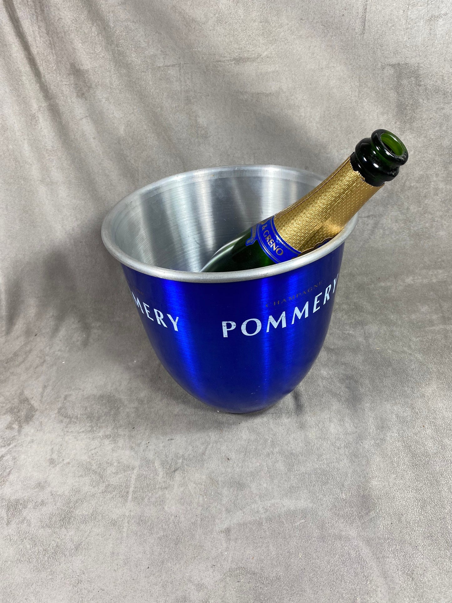 Seau à champagne Pommery bleu en aluminium vintage Made in France