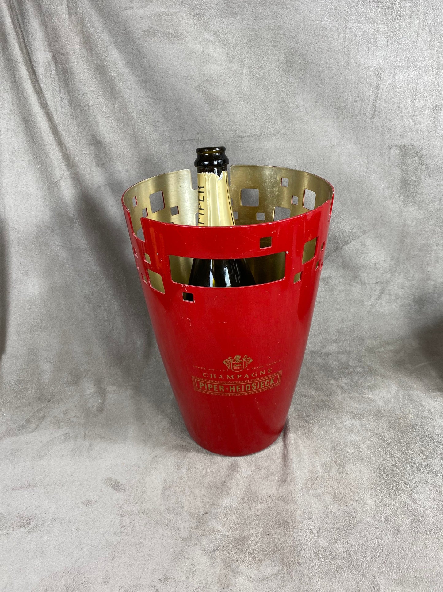 Seau à champagne métal rouge vintage Piper-Heidsieck Années 1990