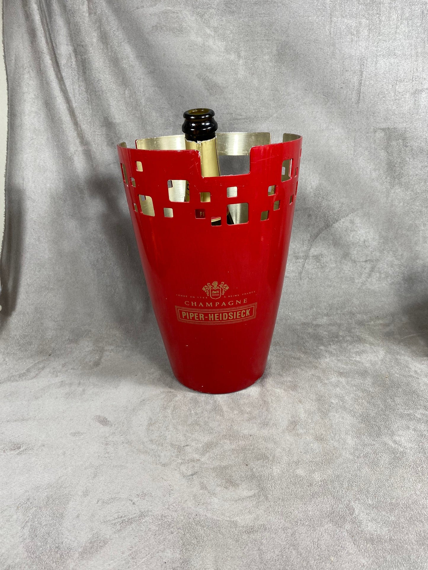 Seau à champagne métal rouge vintage Piper-Heidsieck Années 1990