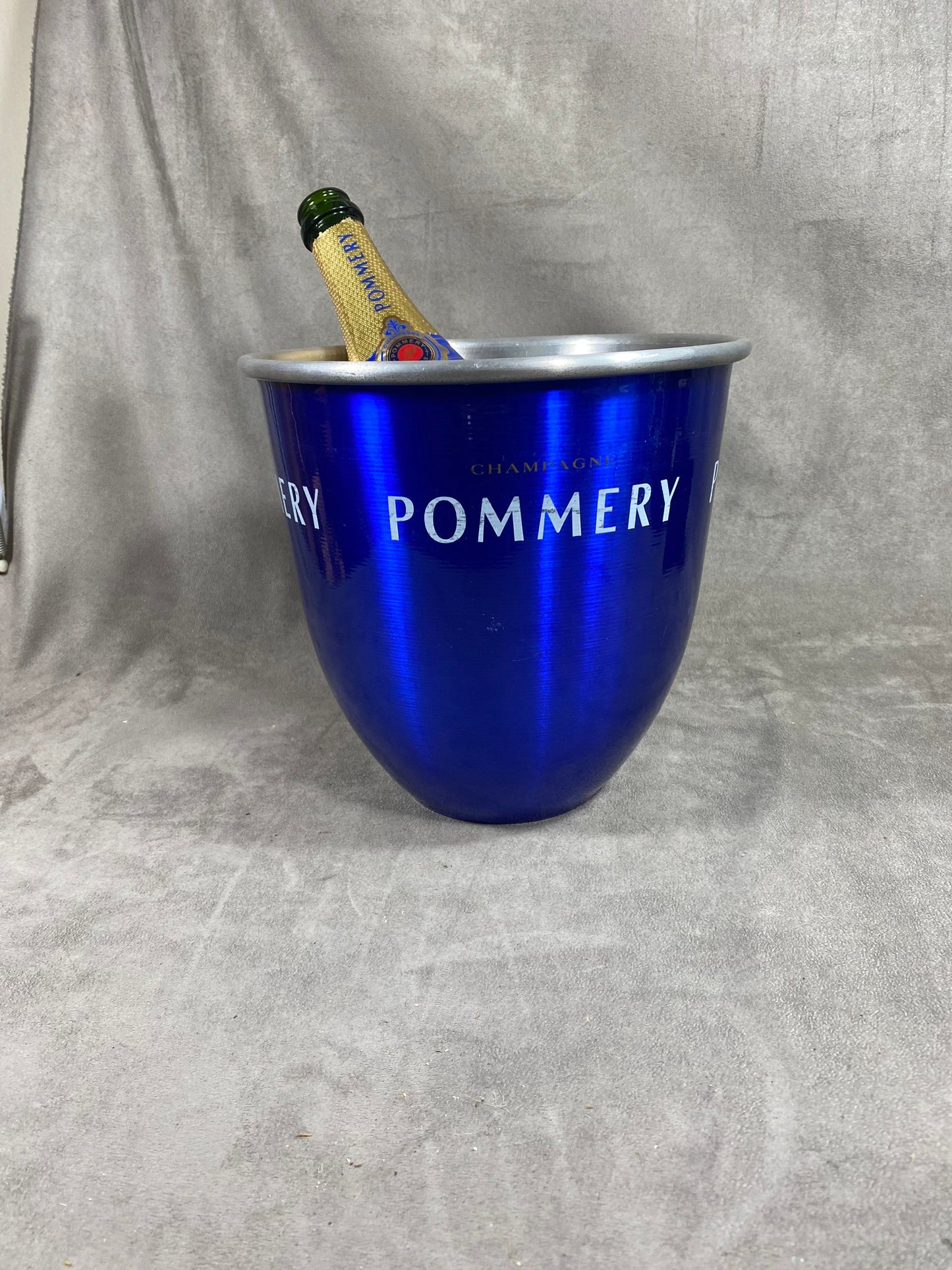 Seau à champagne Pommery bleu en aluminium vintage Made in France