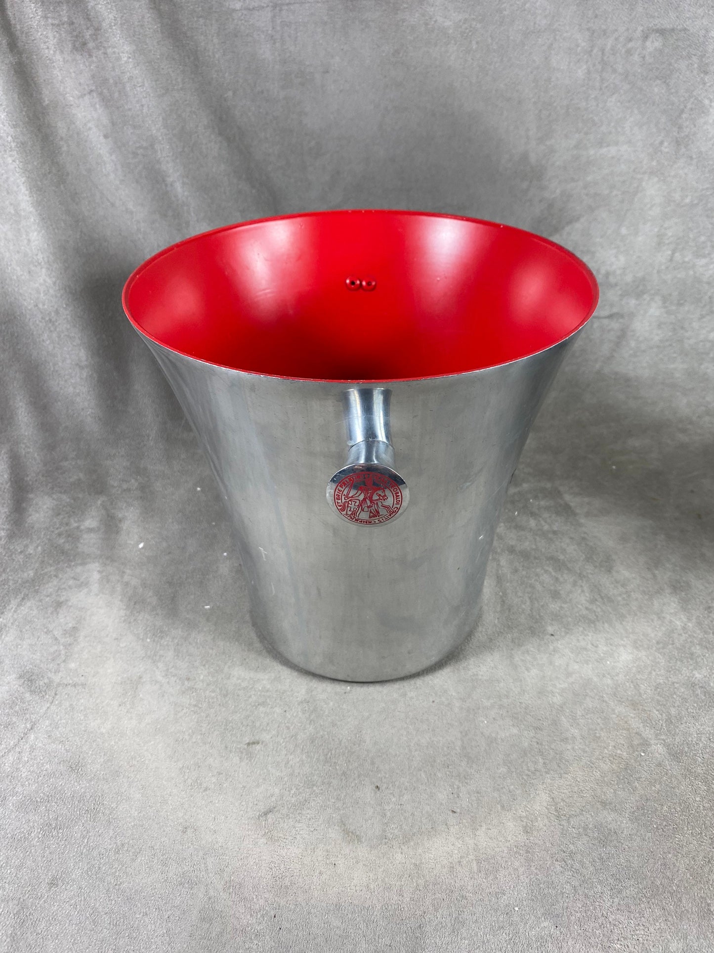 Seau à champagne Taittinger en métal et interieur rouge vintage Made in France