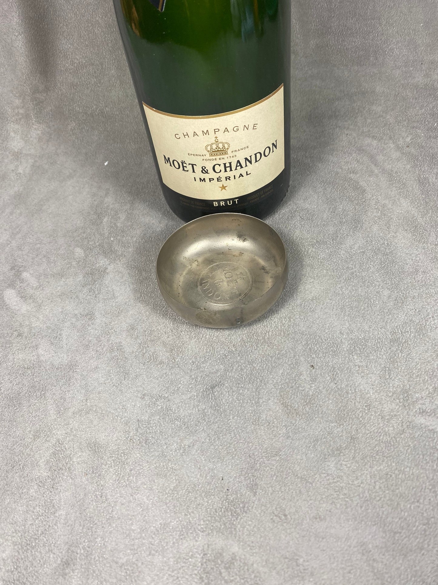 Moet et Chandon Vintage Metall Aschenbecher hergestellt in Frankreich