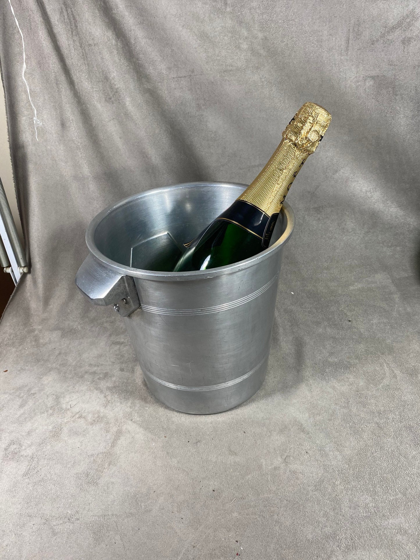 Seau à champagne en aluminium Möet & Chandon vintage 1970 Made in France