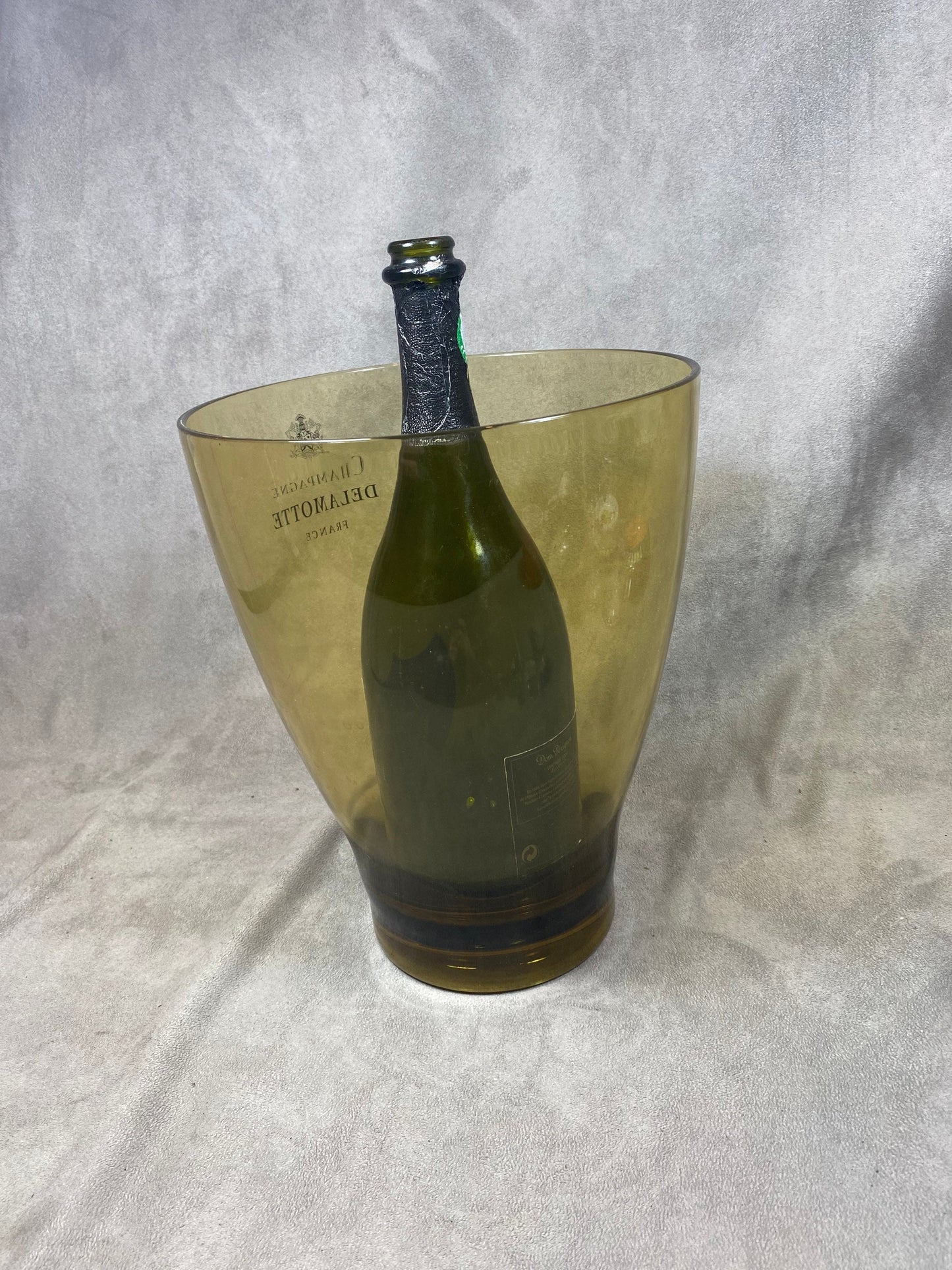 Seau à champagne en en plastique vert transparent vintage Delamotte Années 1980