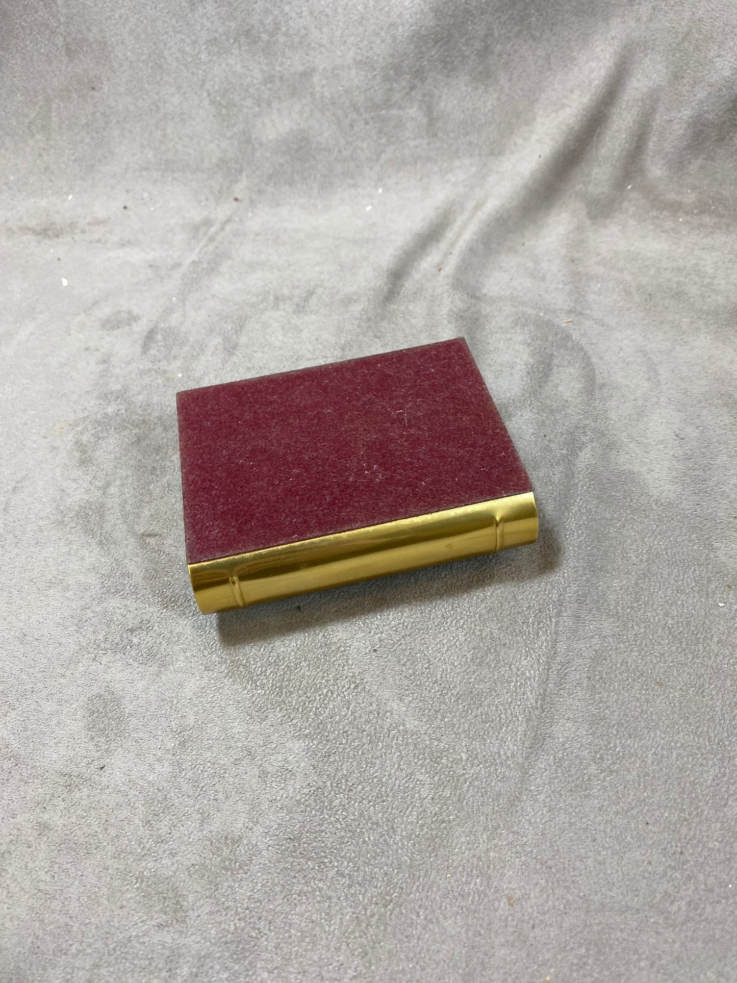 Distributeur boite à cigarette en bois et métal doré en forme de livre avec thermomètre vintage Made in France