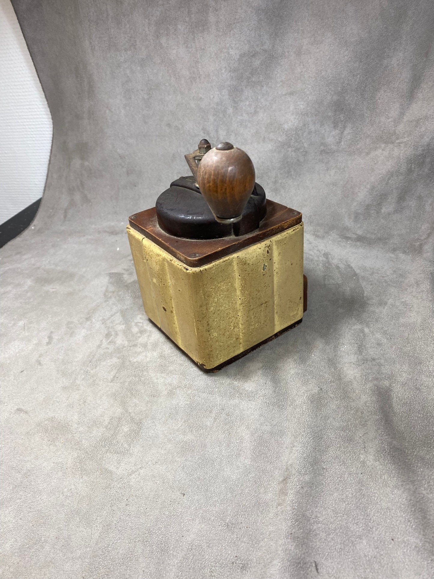 Peugeot Frères beige sheet metal and wood coffee grinder, EX model, dated between 1947 and 1960, Shabby chic, Made in France