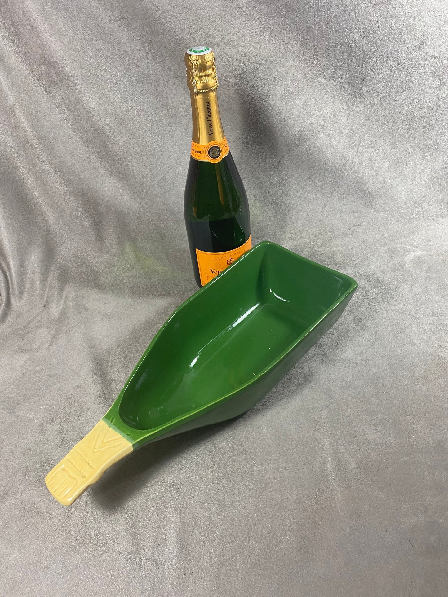Plat de service en terre cuite vintage en forme de bouteille de champagne Made in France