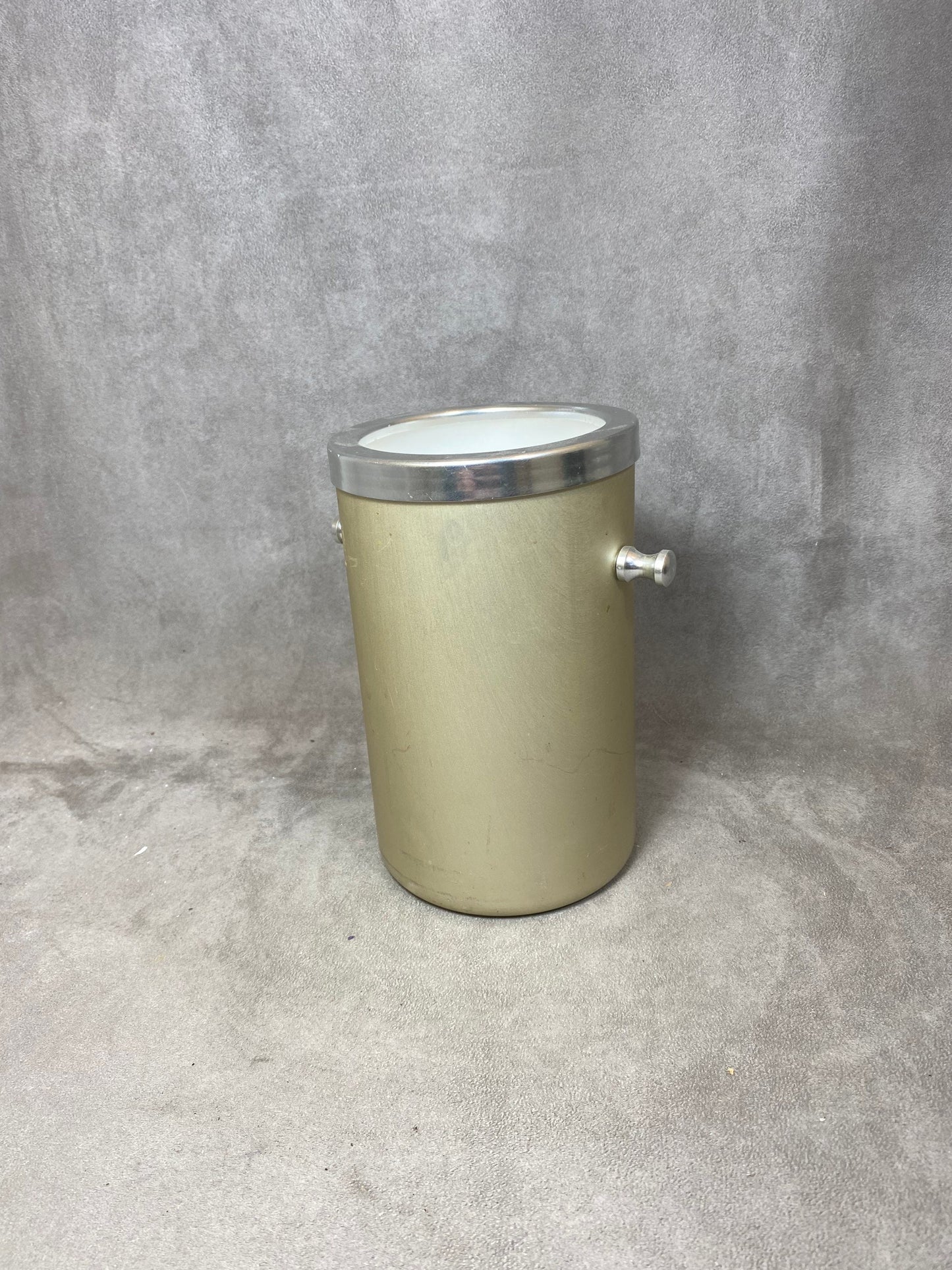 Seau à Champagne en plastique doré Champagne Roederer Reims Années 1980
