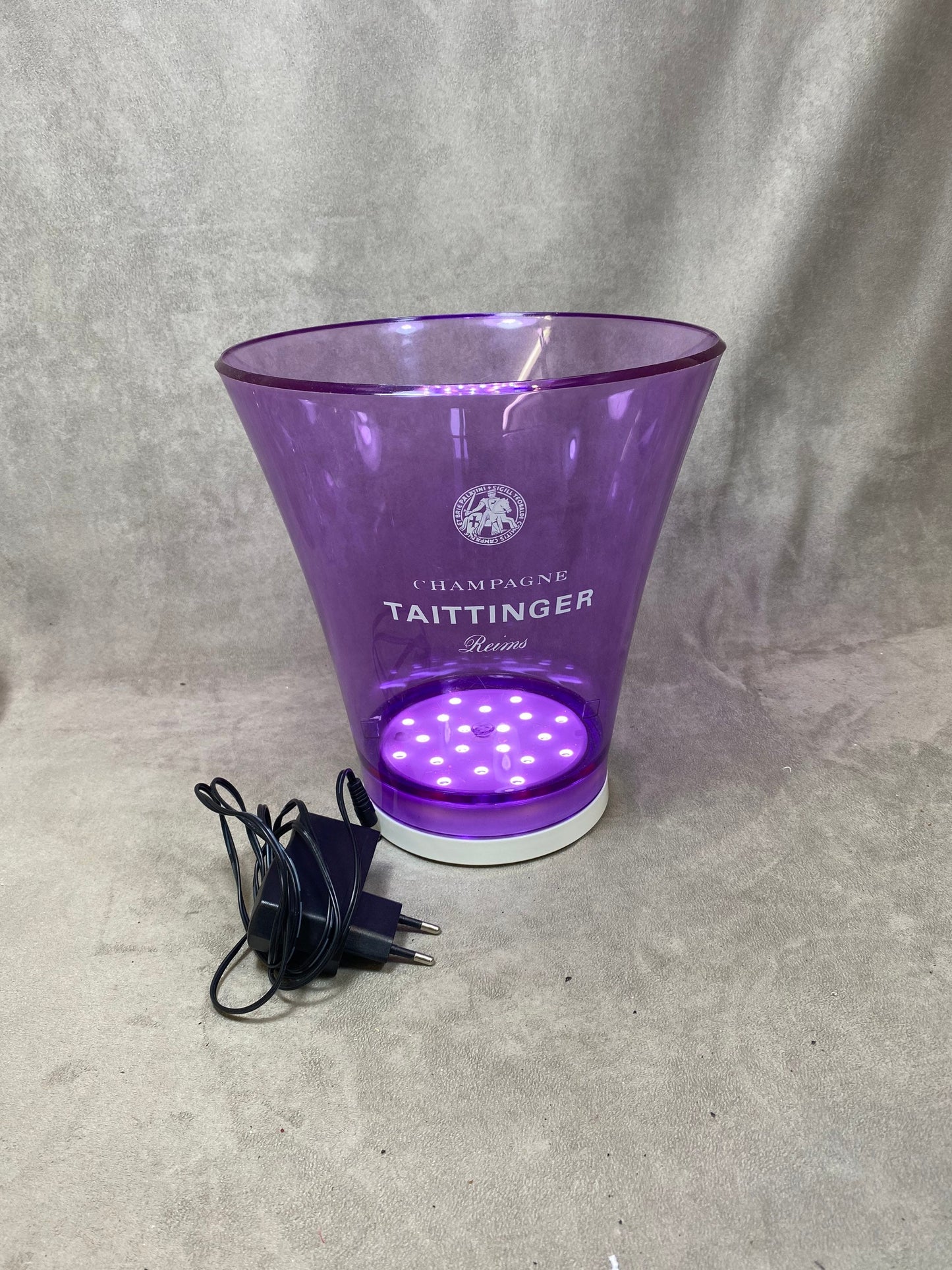 Seau à champagne Taittinger en plastique transparent violet lumineux vintage Made in france