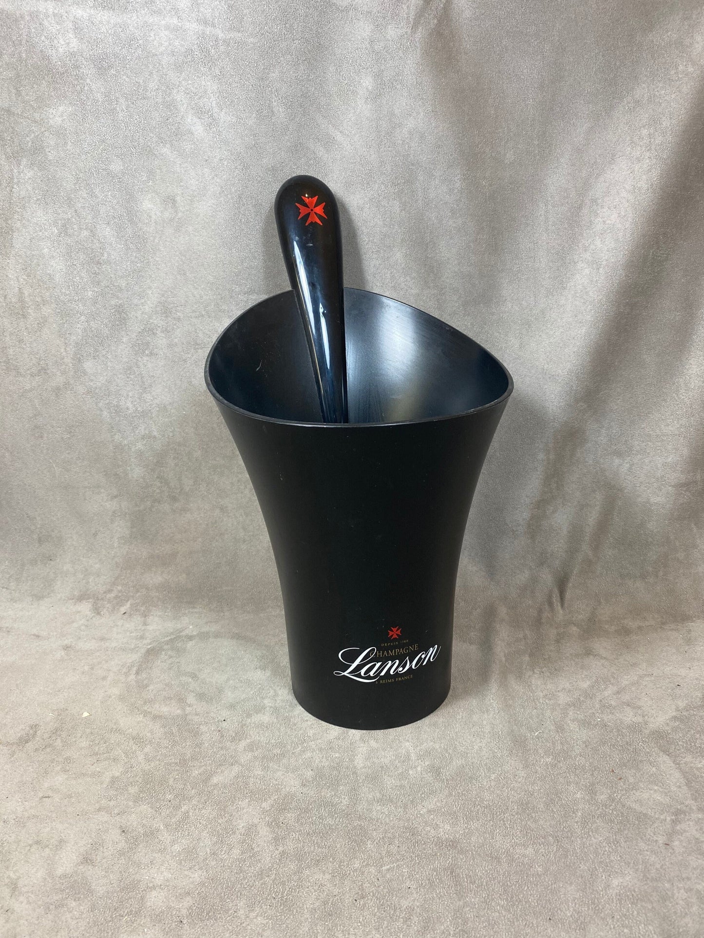 Seau à champagne Lanson en plastique noir Champagne Lanson vintage Made in France