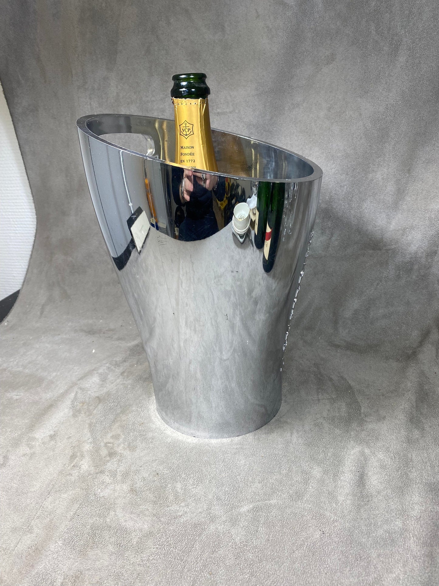 Veuve Clicquot seau La Grande Dame seau acrylique miroir Christophe Pillet pour bouteille de champagne Champagne Made in France