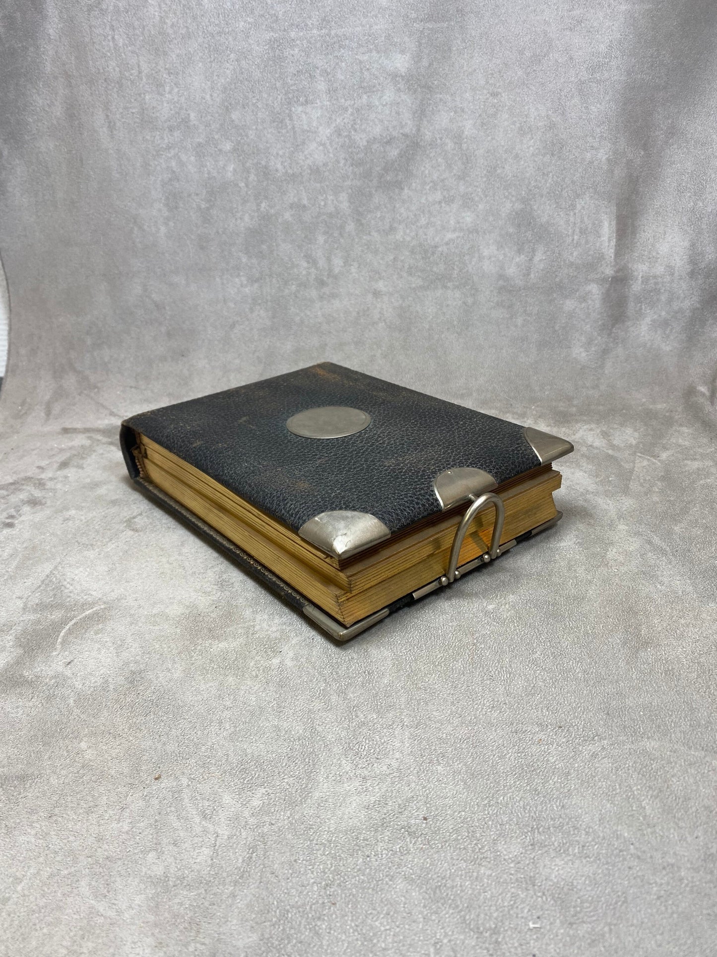 RARE Magnifique album photo en cuir noir et métal Made in France Années 1890