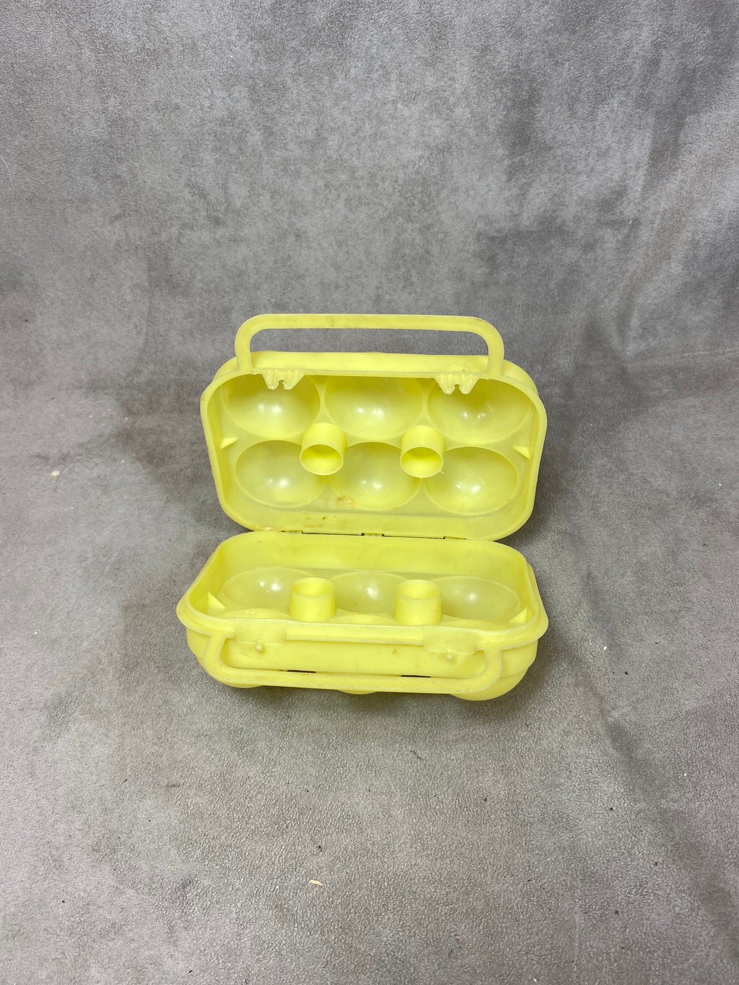 Syla yellow plastic 6 egg box retro kitchen 1960s Made in France