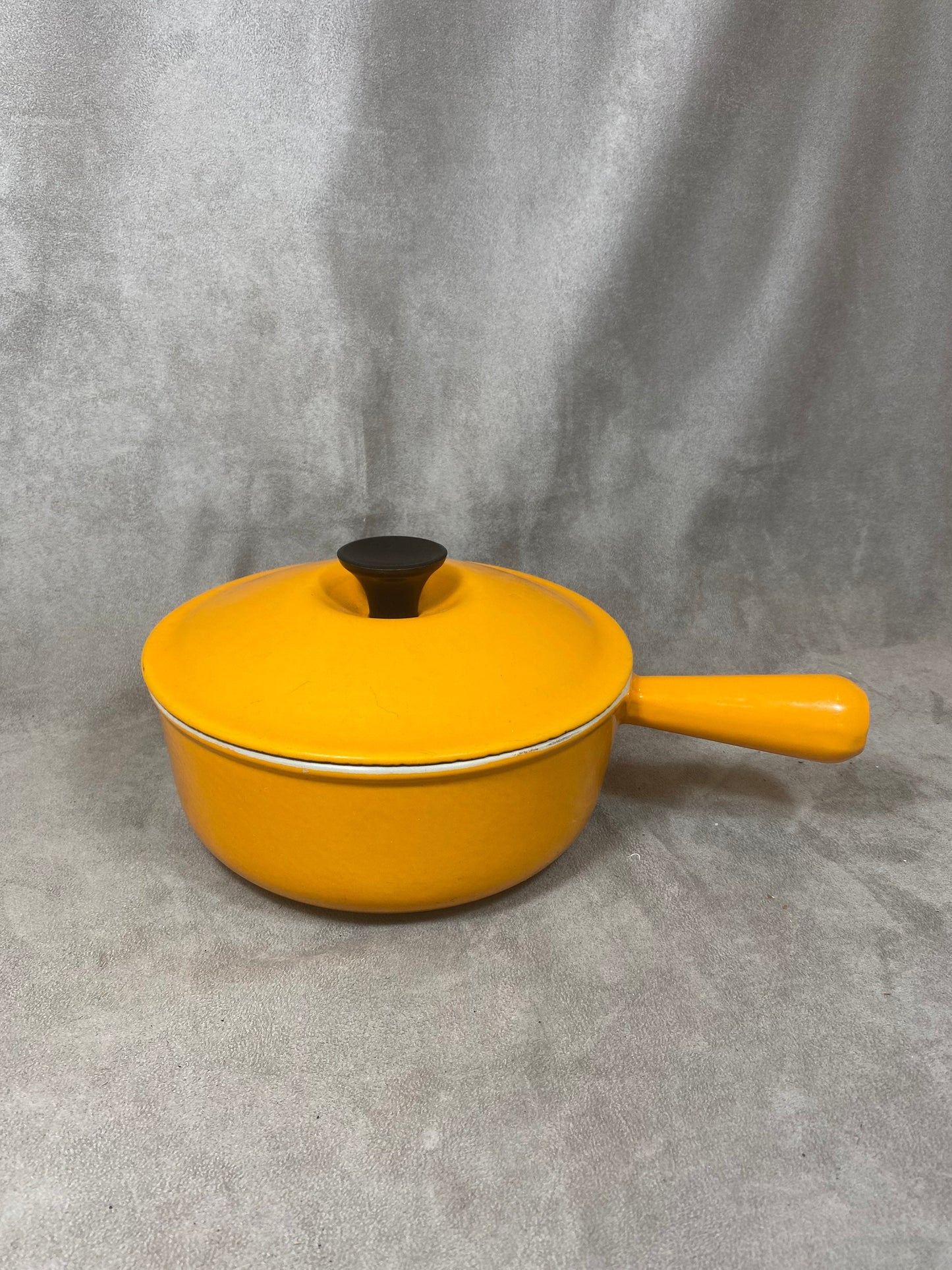 Caquelon Le Creuset coussance en fonte émaillée orange avec poignée vintage made in France