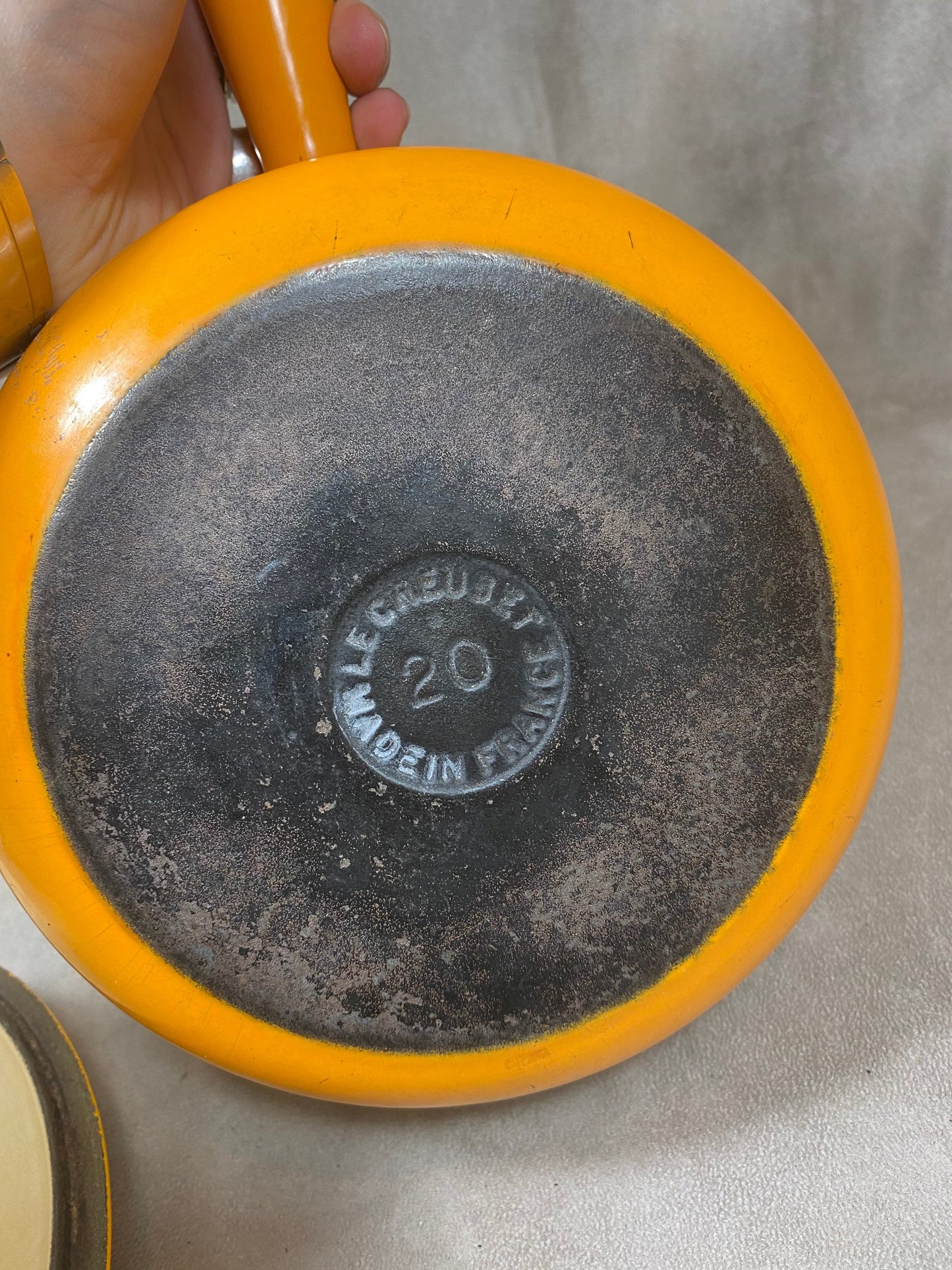 Caquelon Le Creuset coussance en fonte émaillée orange avec poignée vintage made in France