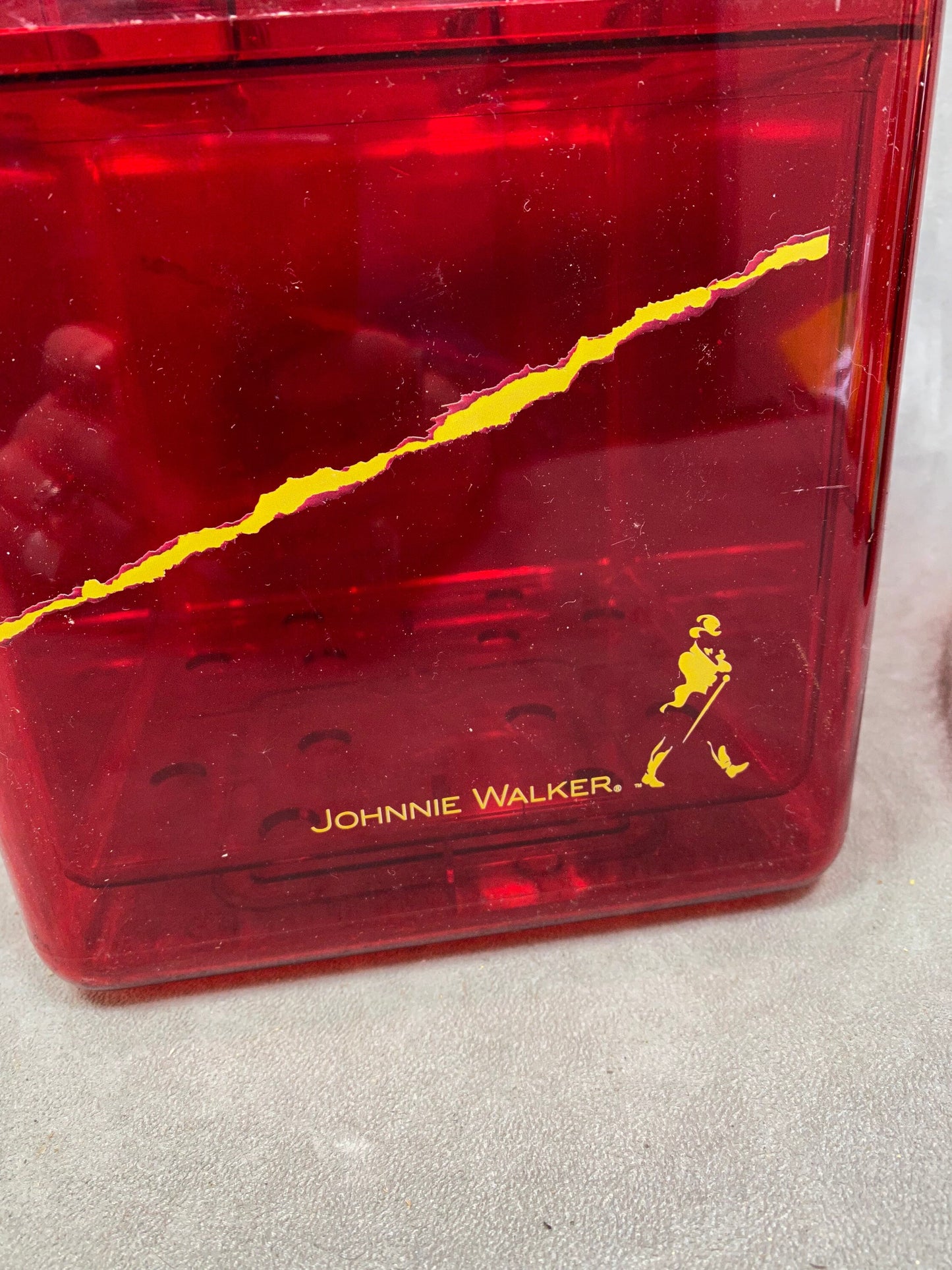Seau à glace Johnnie Walker en plastique rouge vintage retro Années 1980 Made in England