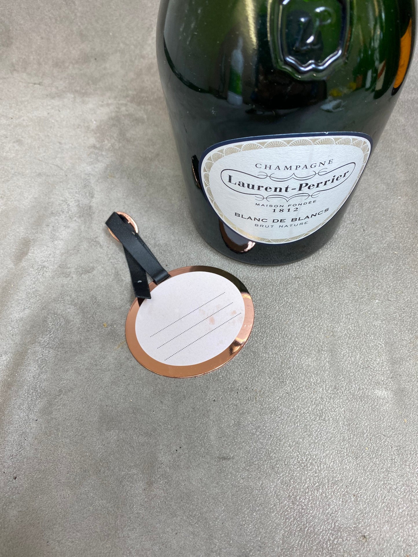 Etiquette à bagage en métal Laurent-Perrier champagne vintage Made in France Années 1980