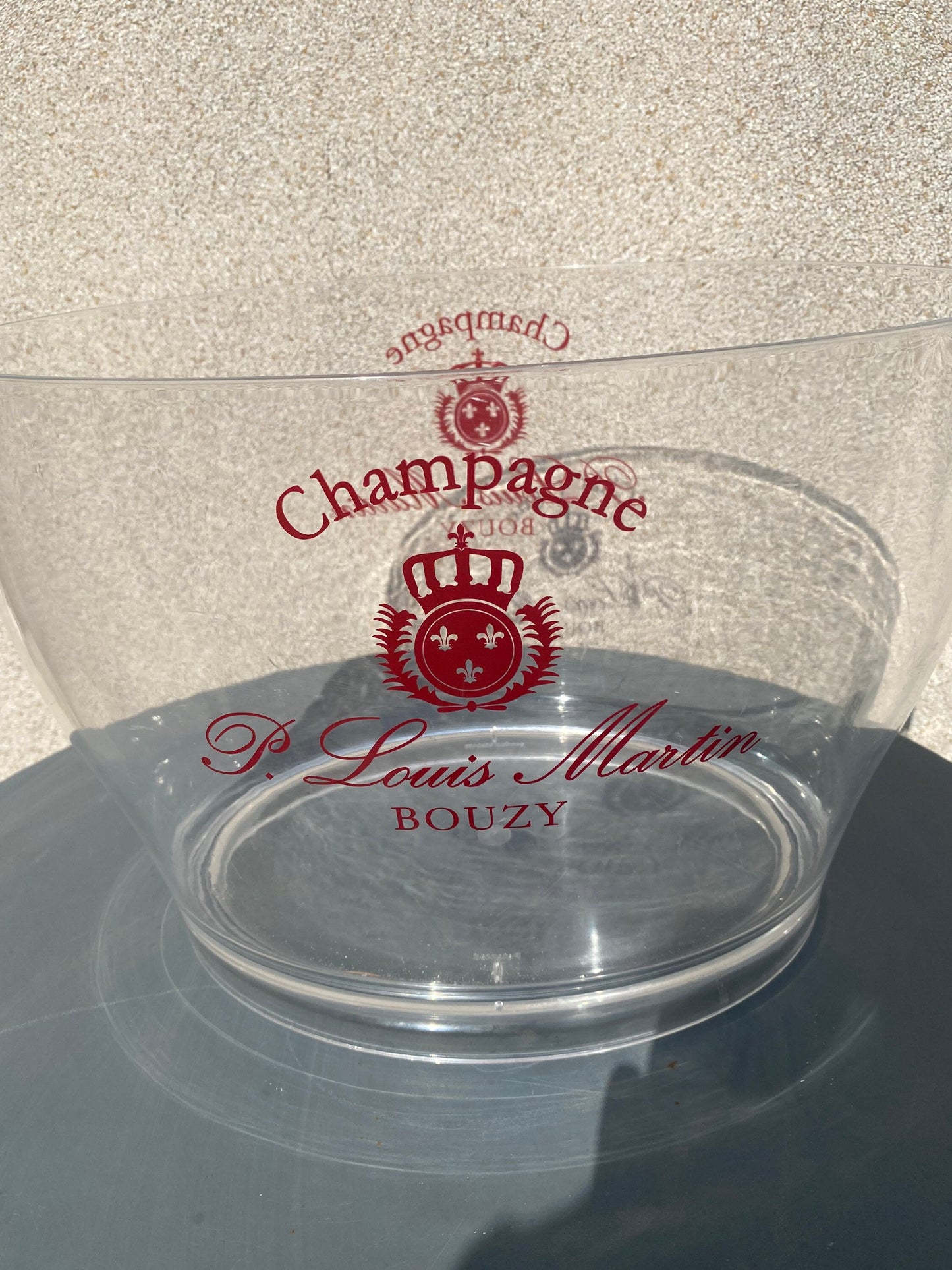 Vasque à champagne P. Louis Martin à Bouzy en france plastique transparent Made in Italy Années 1980