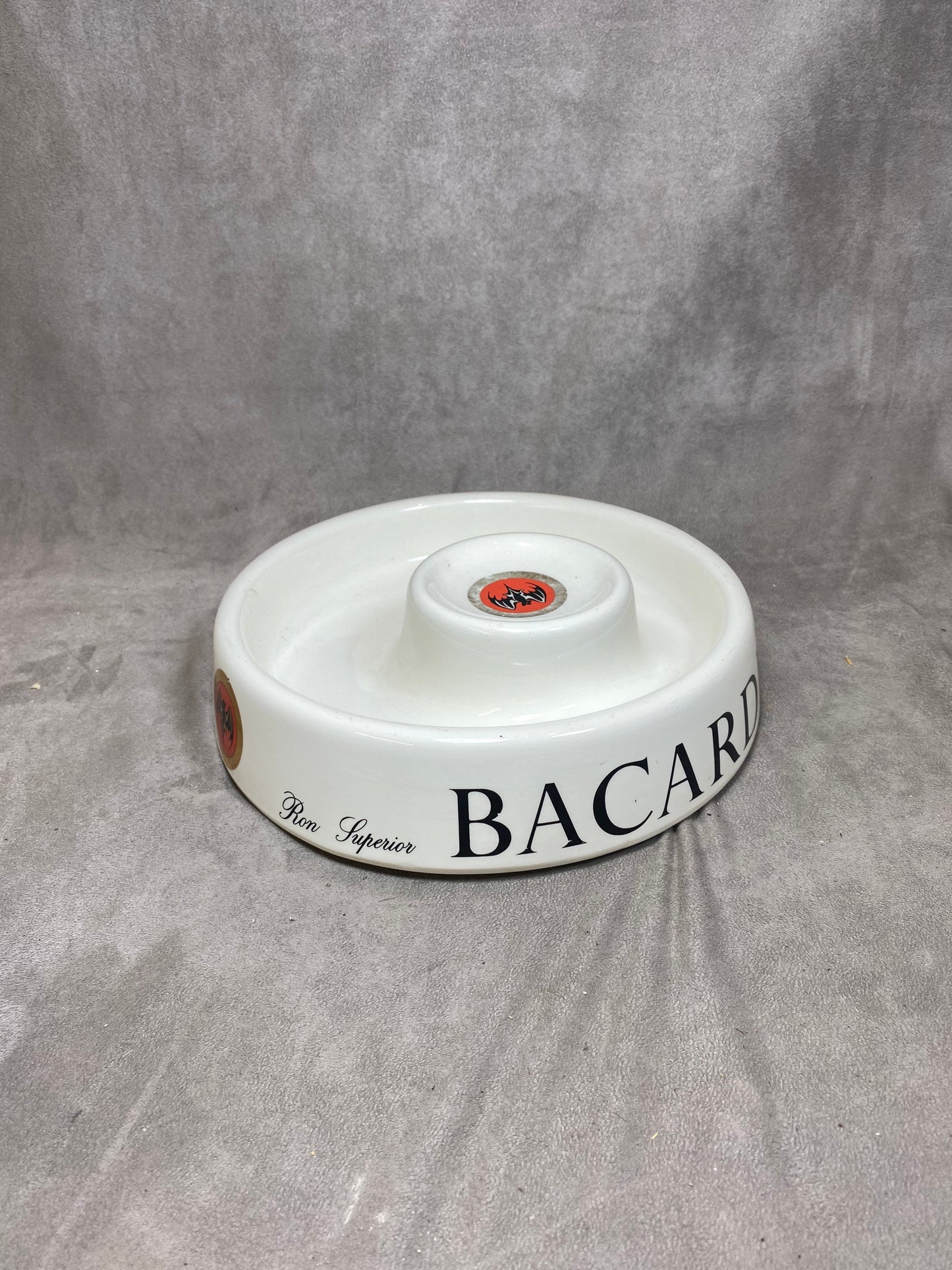 SELTENER XXL Bacardi Aschenbecher aus weißem Porzellan Made in France 1980er Jahre