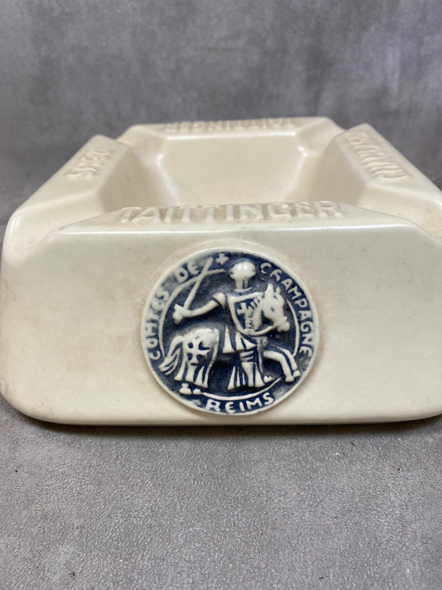 SELTENER Taittinger Weißer und schwarzer Keramik Aschenbecher Vintage Taittinger Champagner Made in France