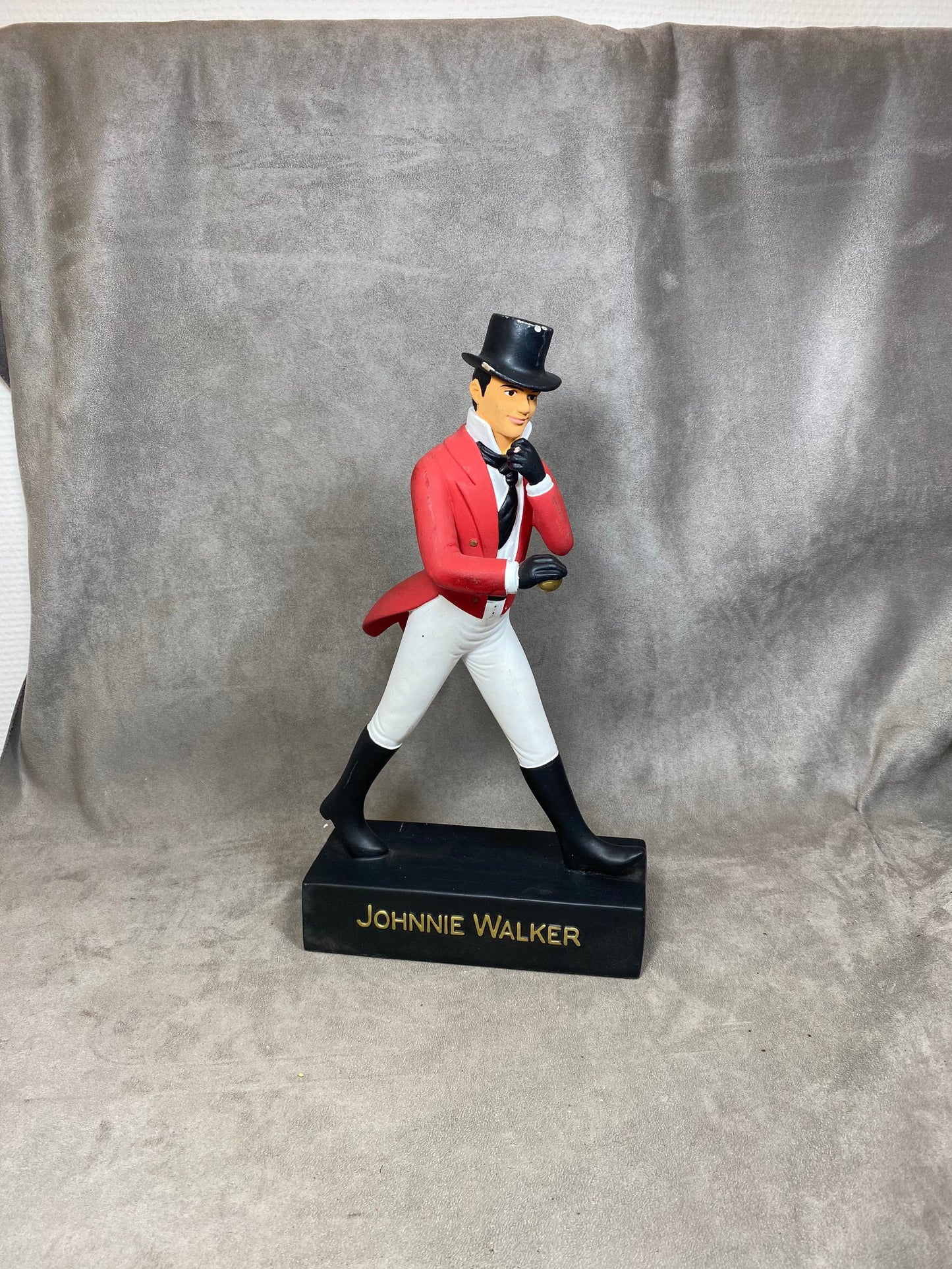 RARE Johnnie Walker Striding Man Figurine en plâtre Vintage 1970