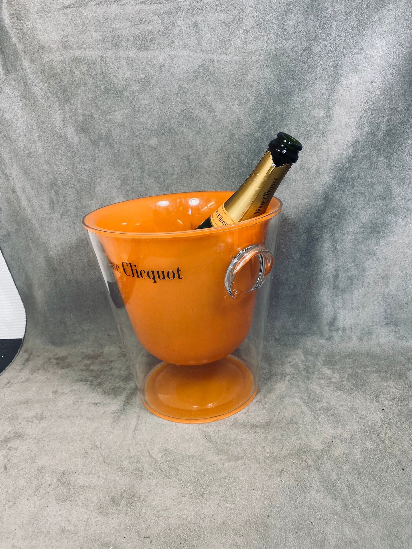 Veuve Clicquot Champagnerkühler aus der Trendy-Reihe transparente Champagnerflasche aus Acryl Champagner Geschenk Made in France