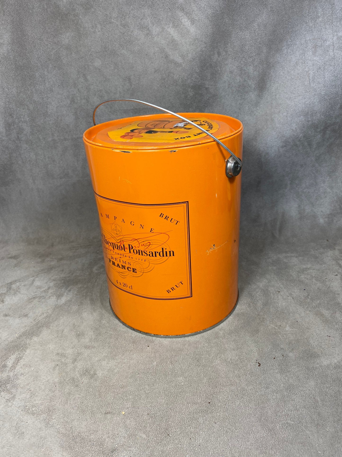 Vintage orangefarbene Veuve Clicquot-Metallbox aus den 1990er Jahren