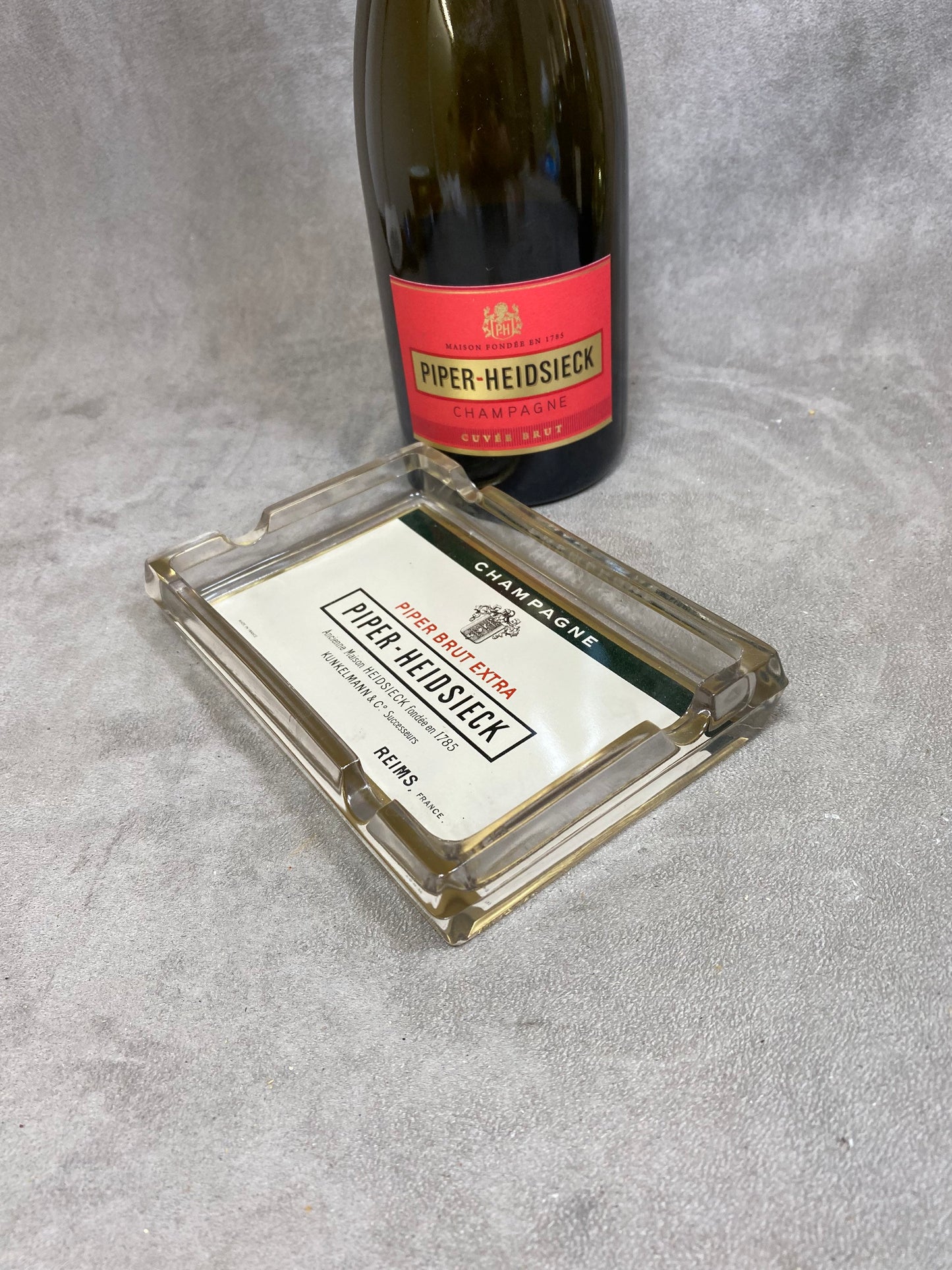 Cendrier champagne Piper-Heidsieck article publicitaire vintage en verre Made in France Champagne Reims France vintage