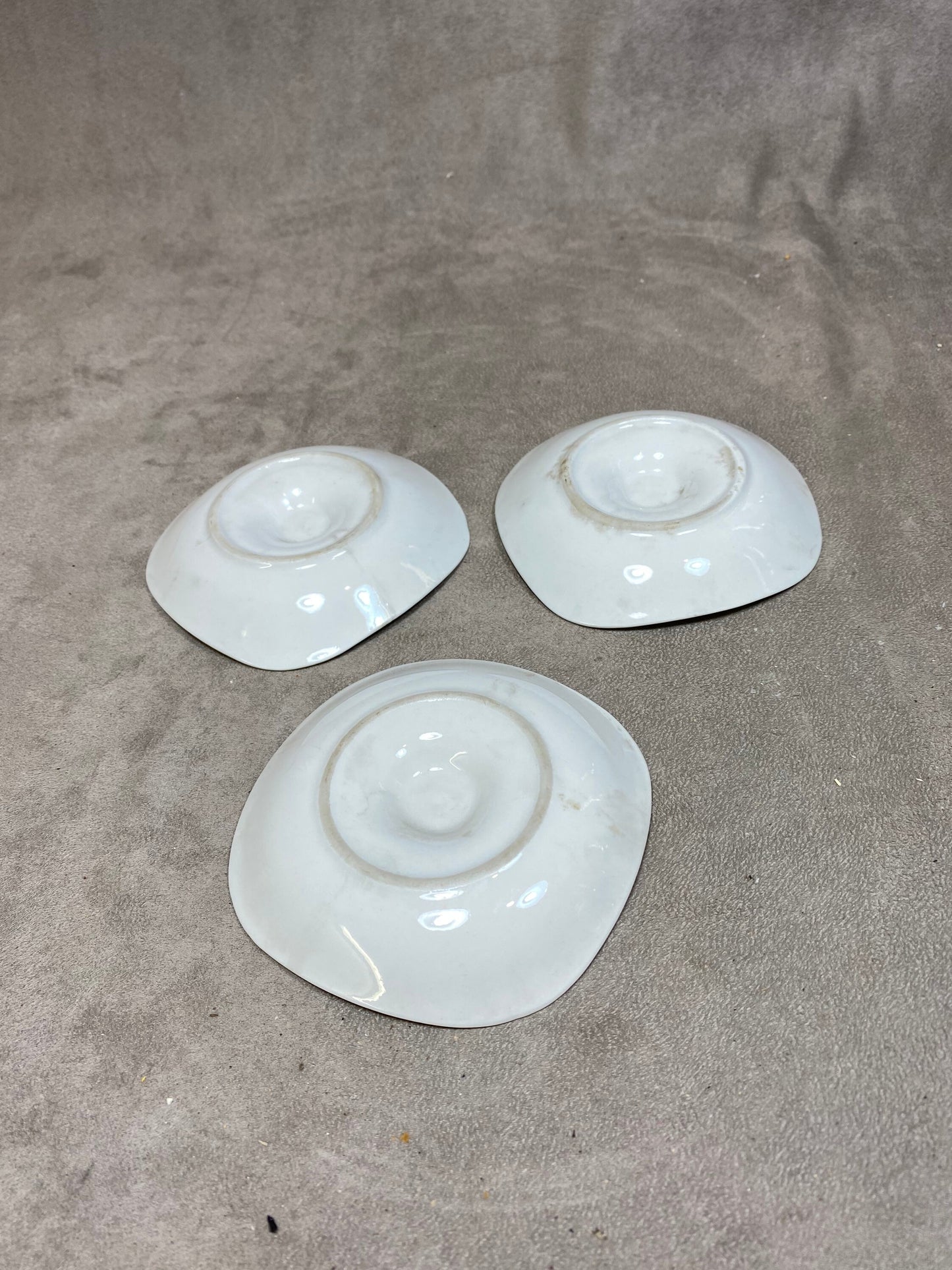 Lot von 3 Vintage-Aschenbechern in Blau, Grün und Rot von Magasins Modernes de Reims, ehemals Les Galeries Lafayette, Made in France 1924