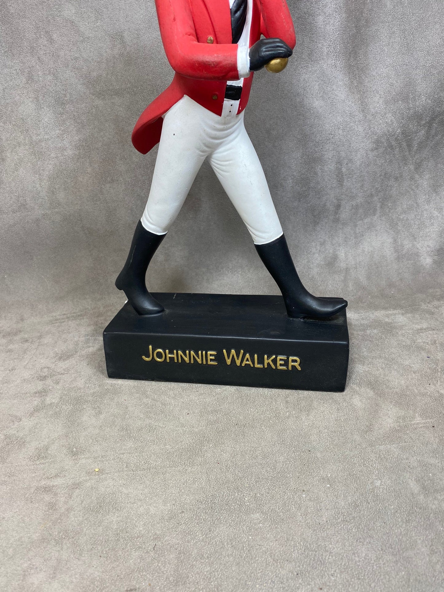 RARE Johnnie Walker Striding Man Figurine en plâtre Vintage 1970