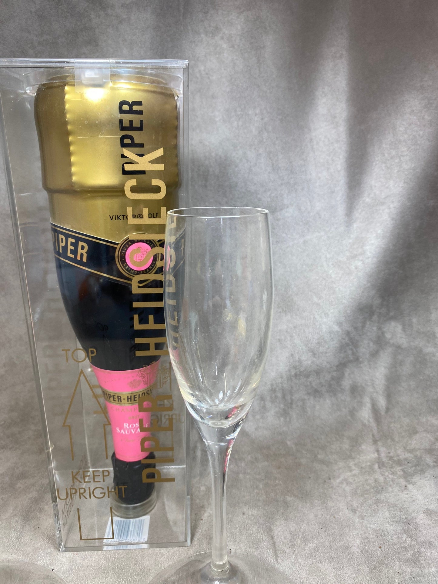 VERY RARE Lot de 2 flutes en cristal champagne vintage Piper-Heidsieck par Viktor&Rolf en acier Années 1980
