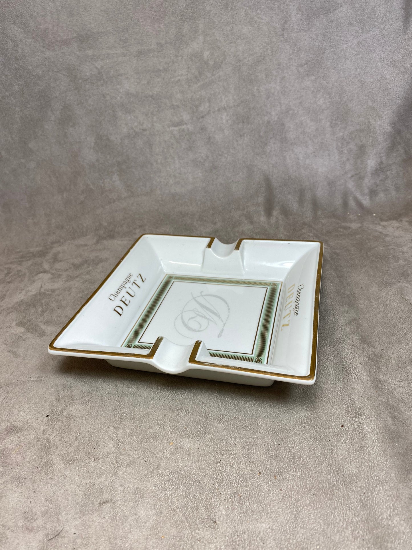 RARE Magnifique Cendrier Deutz en porcelaine blanche Made in France Années 1980