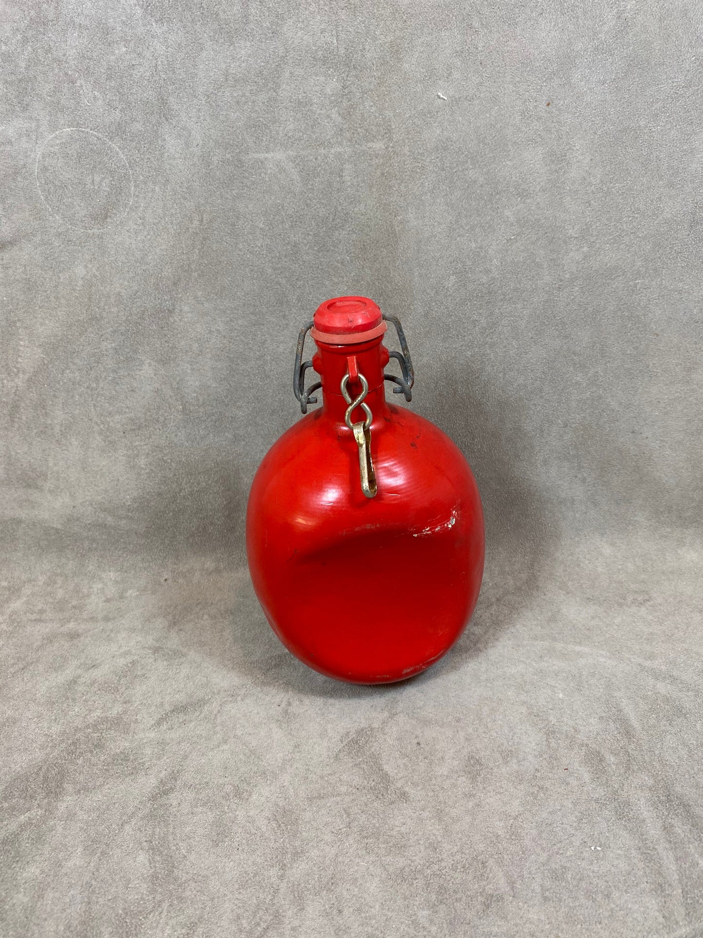 Le Grand Tétras red aluminum flask with vintage mechanical cap, capacity 1 liter, Made in France