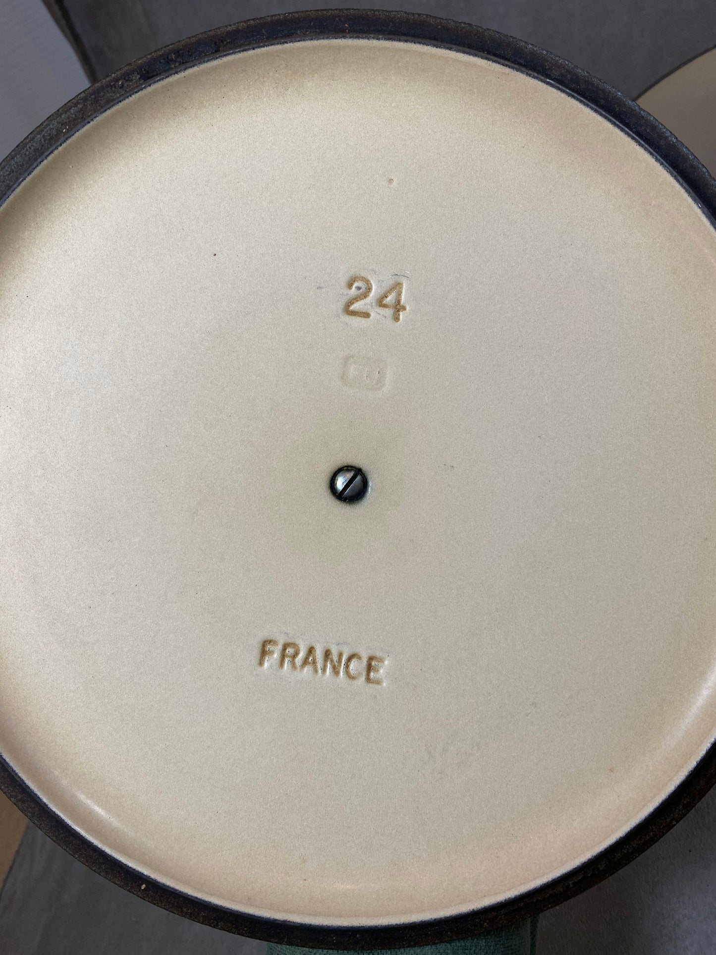 Cocotte en fonte marron Le Creuset Cousance vintage Made in France Années 1980
