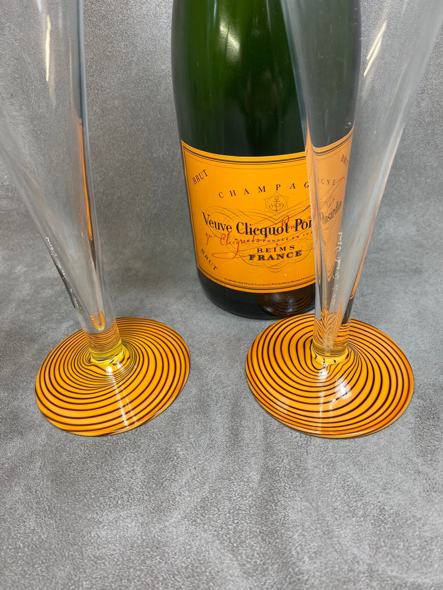 VERY RARE Veuve Clicquot 2 Magnifique Flûtes à champagne La Grande Dame en verre Murano fait main par Carlo Moretti Made in Italy